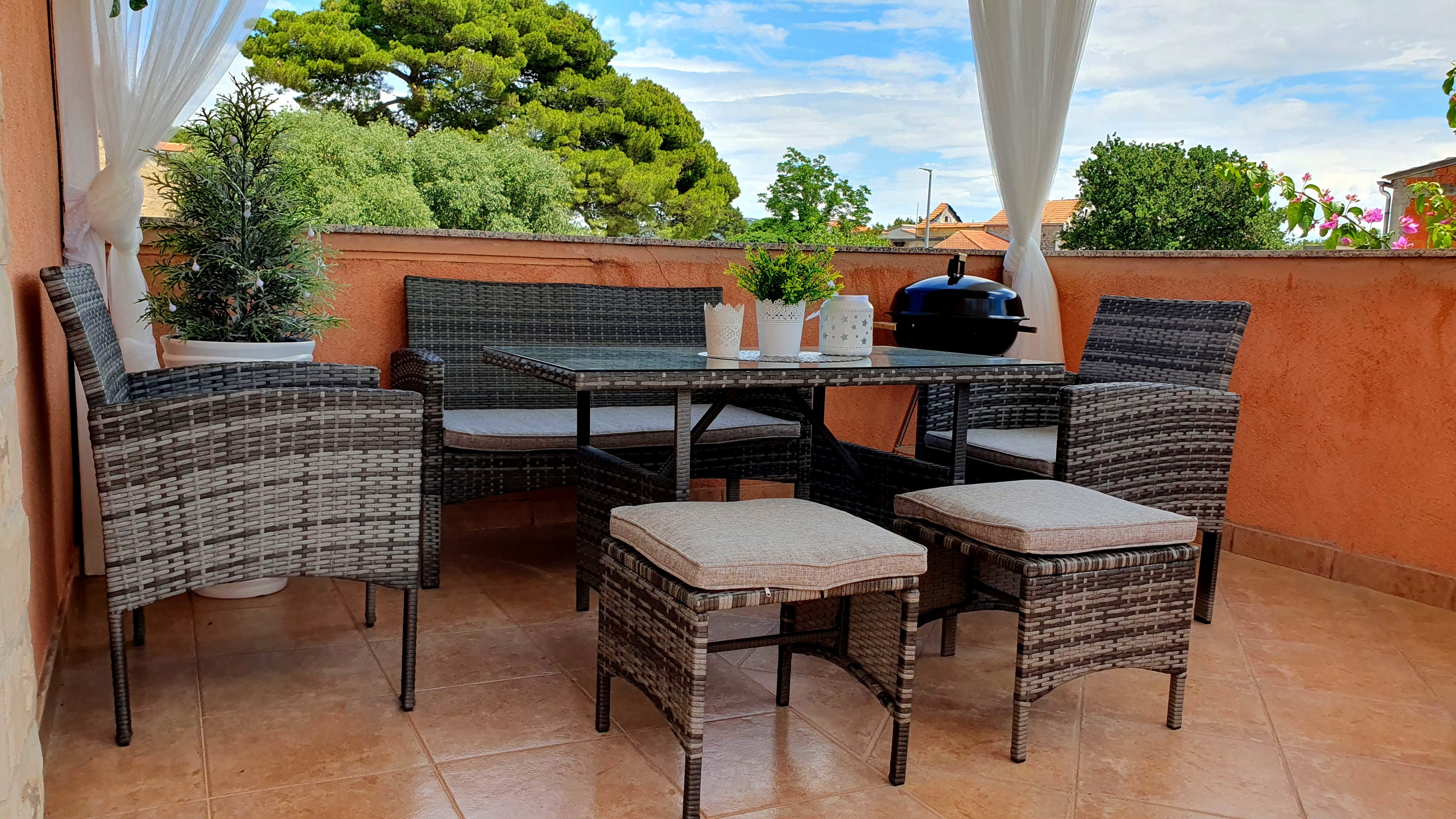 Two bedroom apartment with terrace Pirovac, Šibenik  A-a