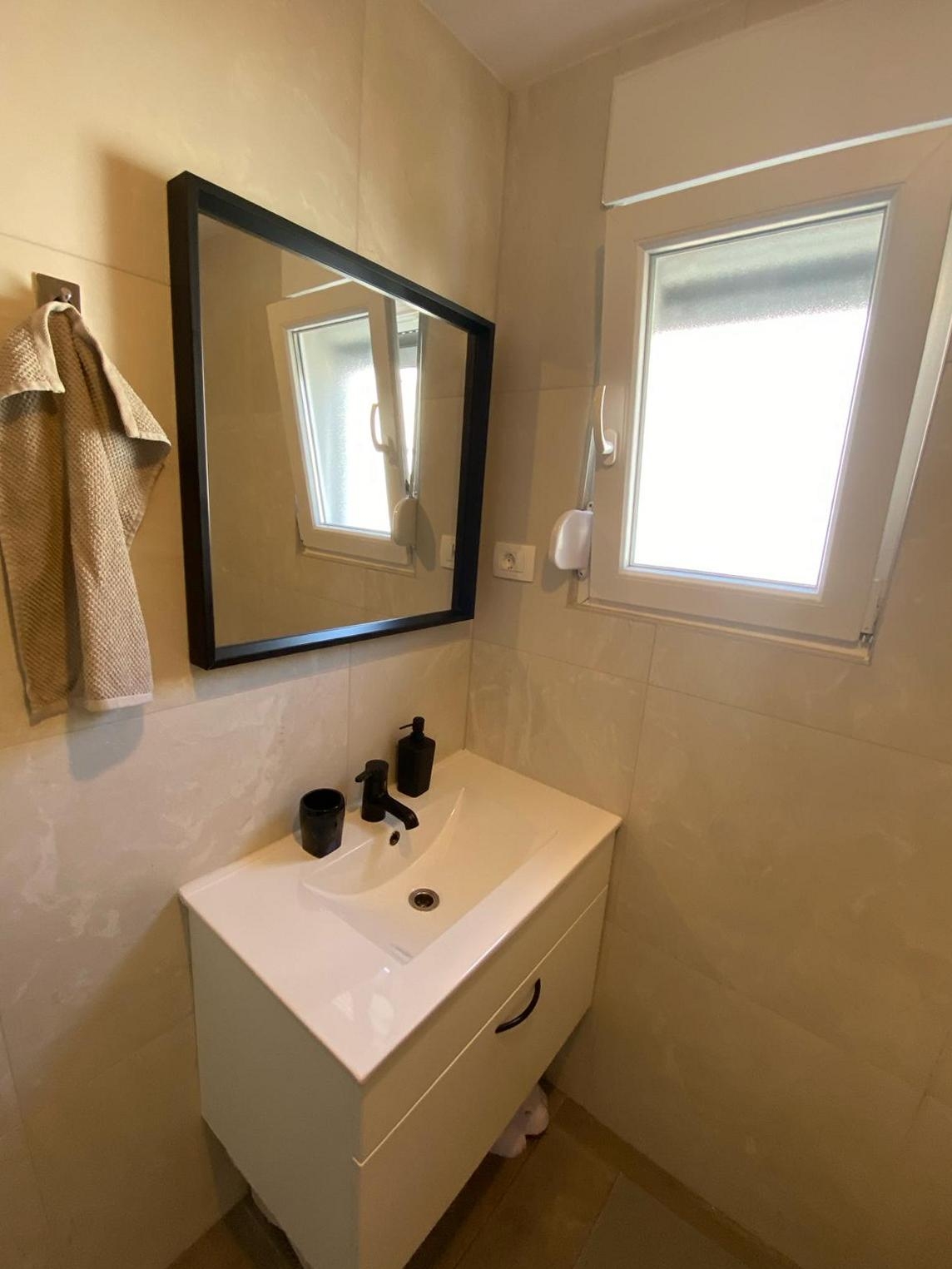 Two bedroom apartment near beach Brgulje, Molat  A-a