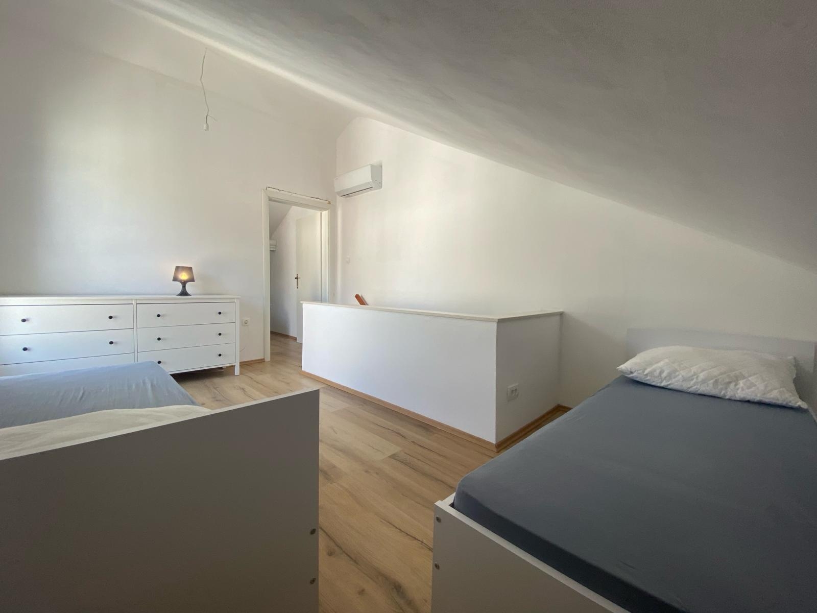 Two bedroom apartment near beach Brgulje, Molat  A-a