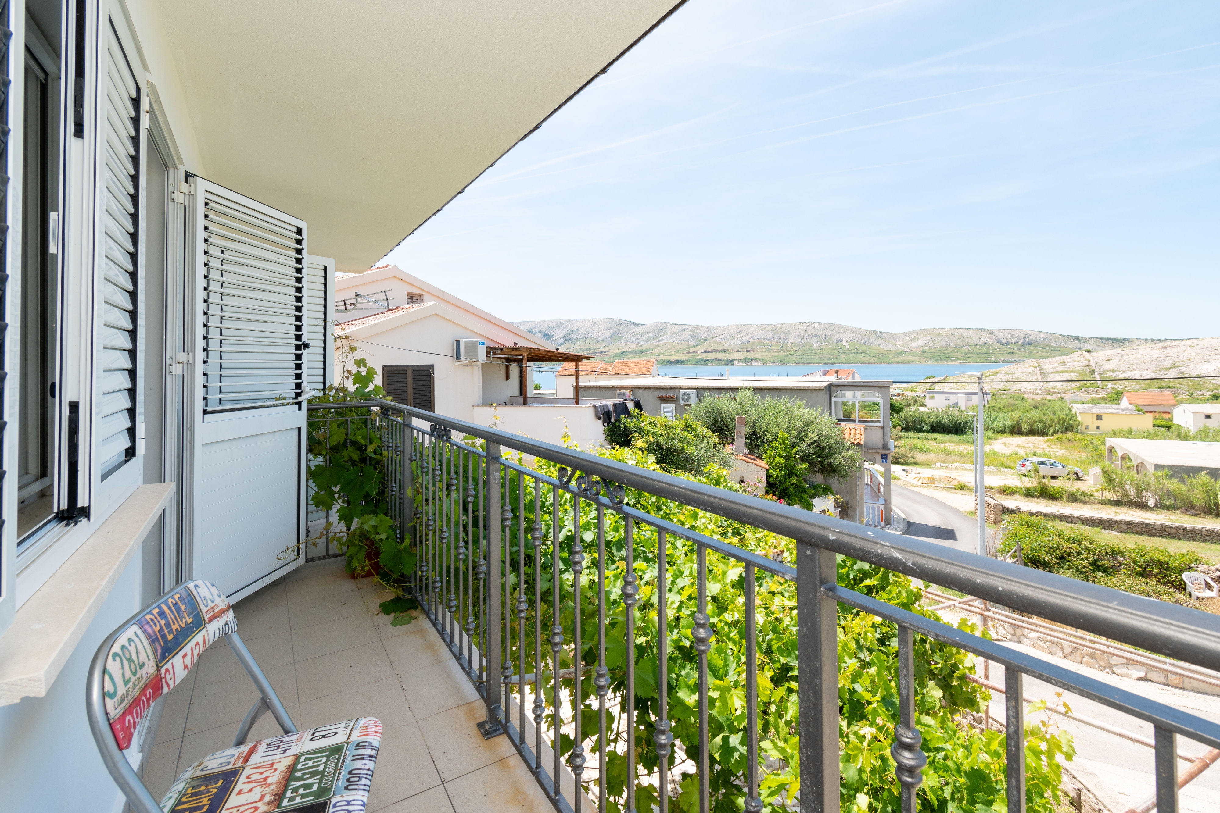 Three bedroom house with terrace and sea view Zubovići, Pag  K