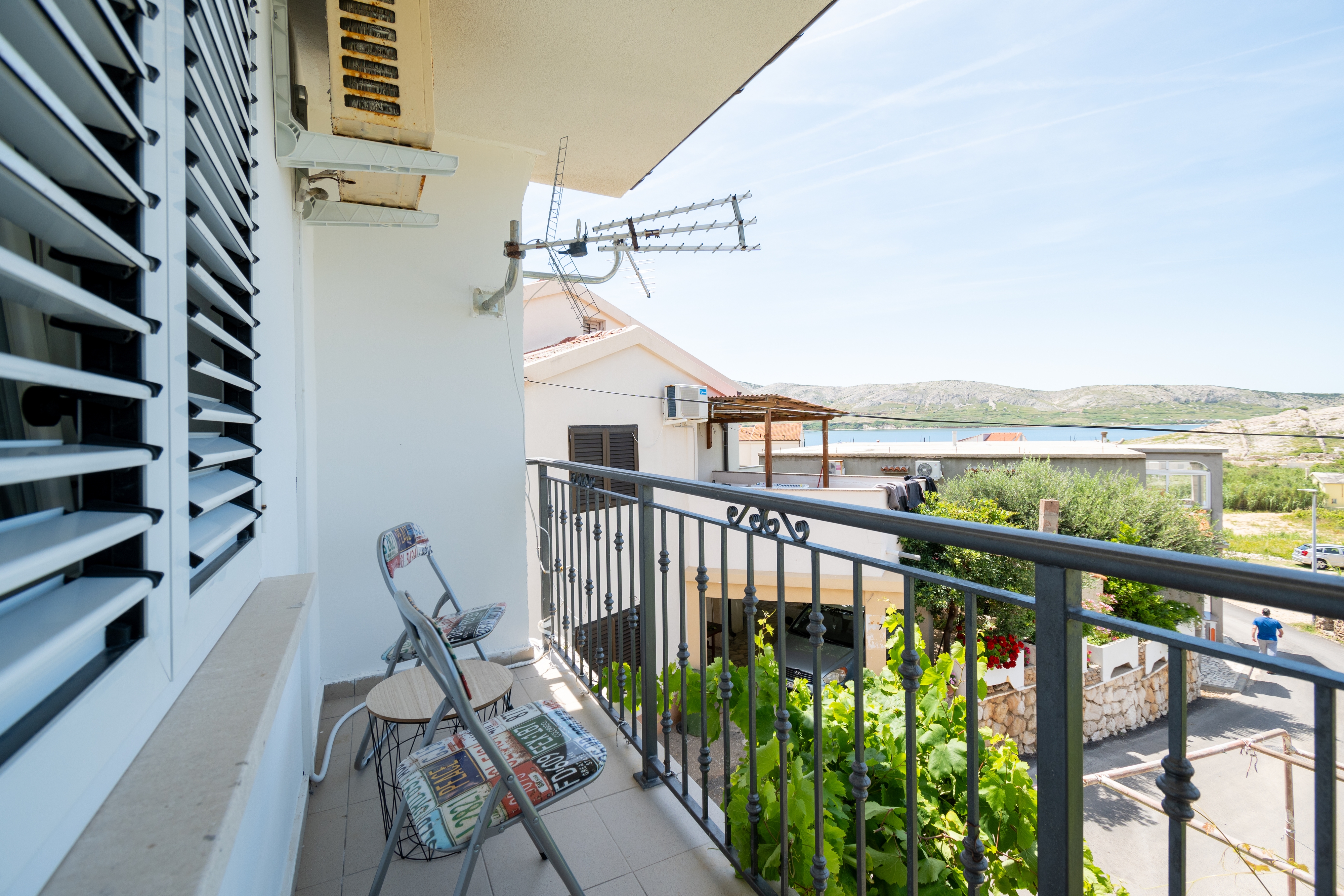 Three bedroom house with terrace and sea view Zubovići, Pag  K
