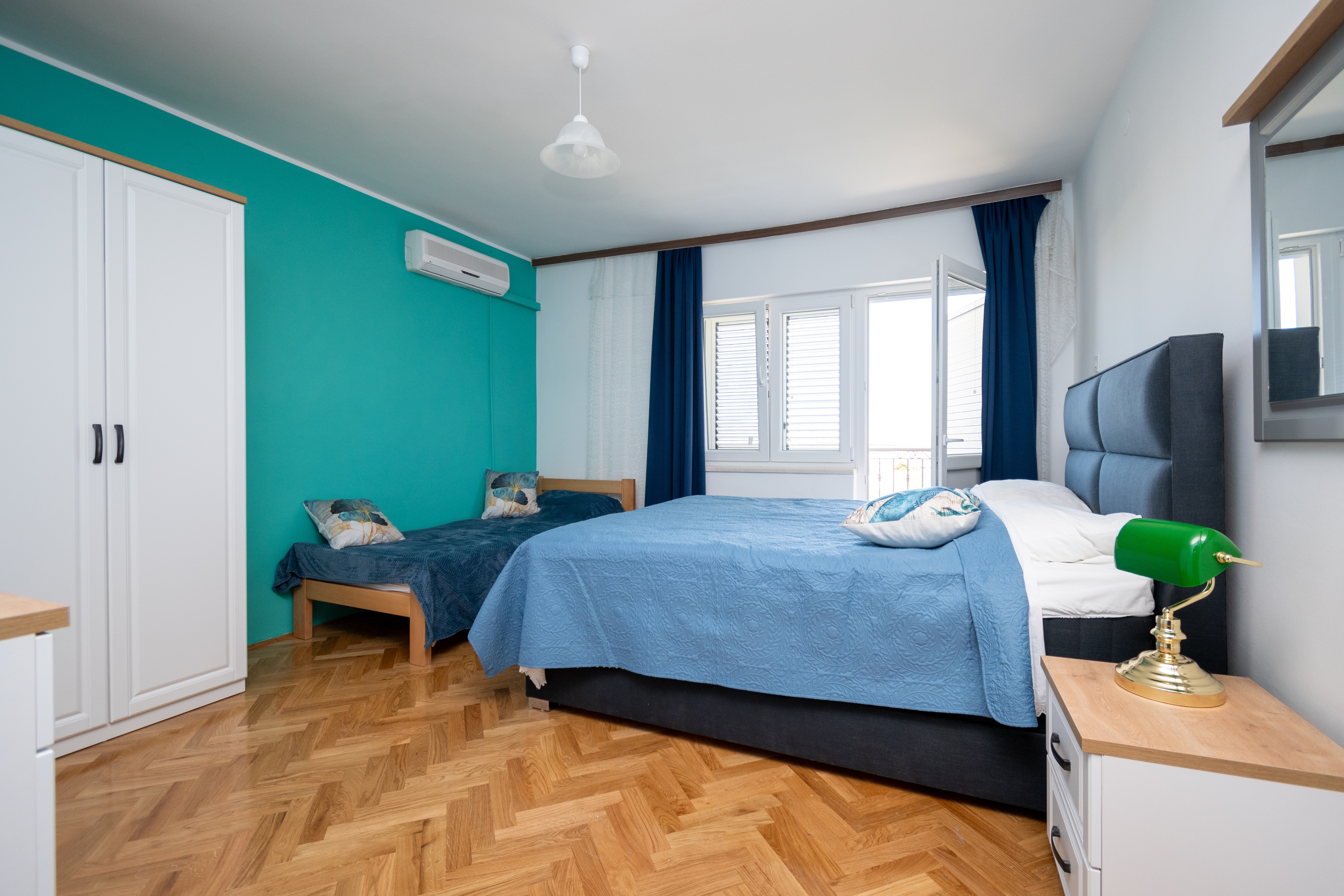 Three bedroom house with terrace and sea view Zubovići, Pag  K