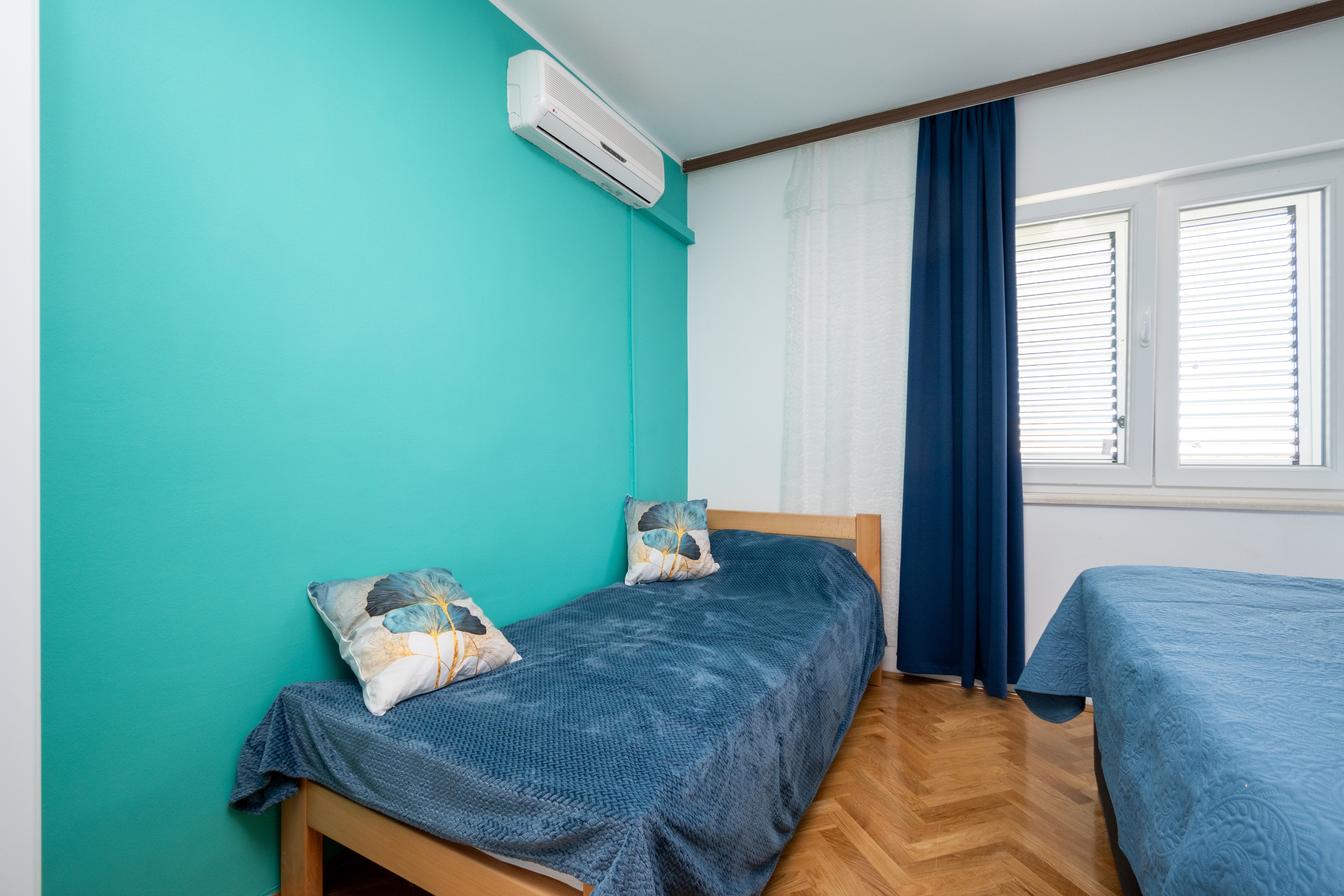 Three bedroom house with terrace and sea view Zubovići, Pag  K