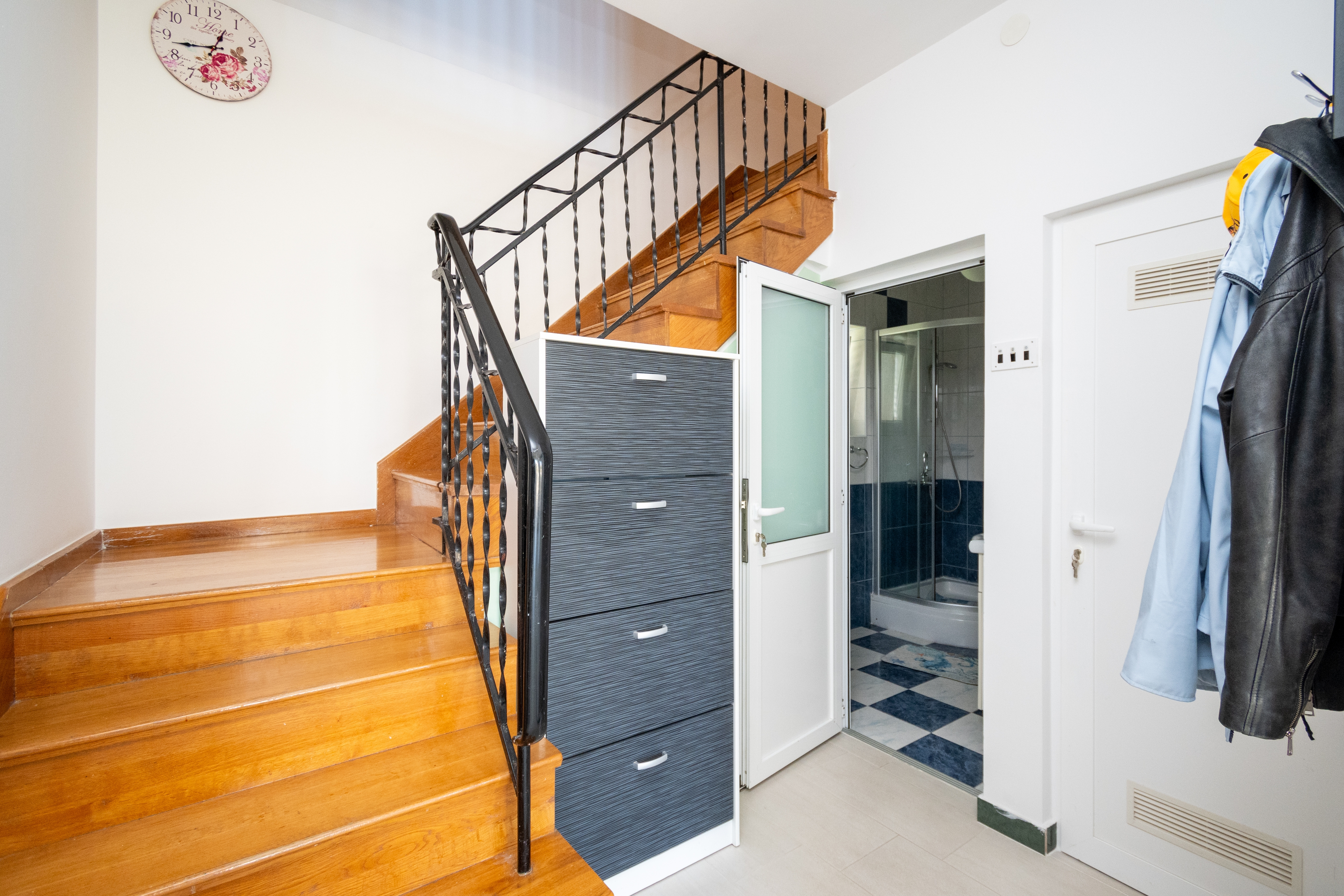 Three bedroom house with terrace and sea view Zubovići, Pag  K
