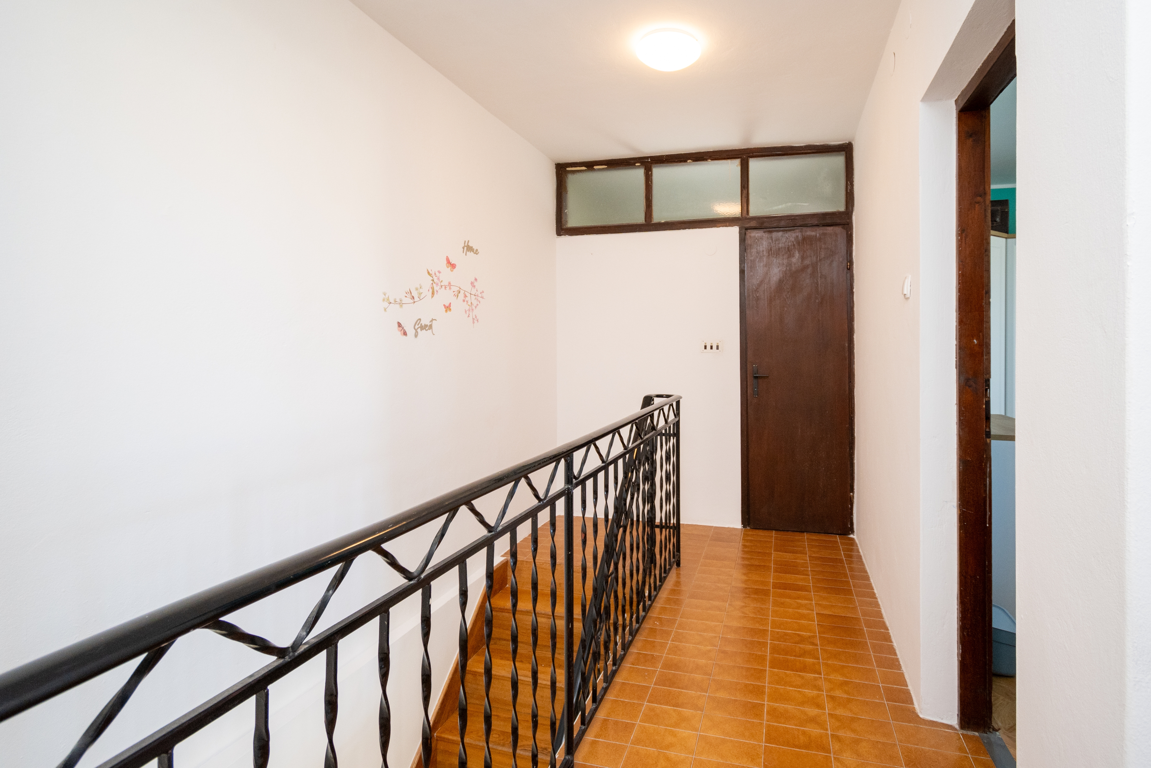 Three bedroom house with terrace and sea view Zubovići, Pag  K