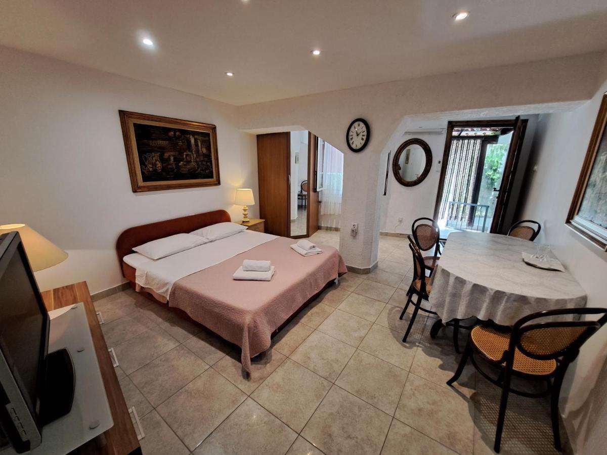 One bedroom apartment with terrace Draga Bašćanska, Krk (A-22861-a)