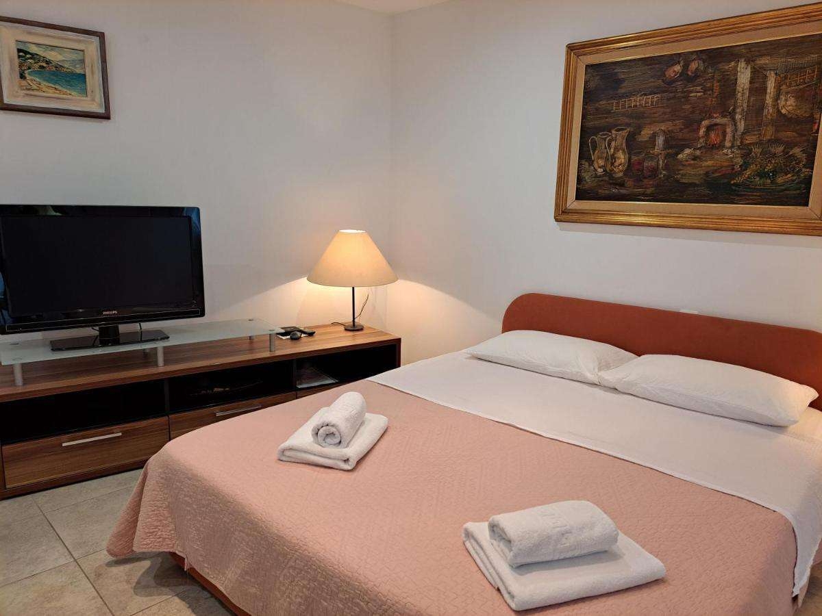 Jednosobni apartman s terasom Draga Bašćanska, Krk  A-a