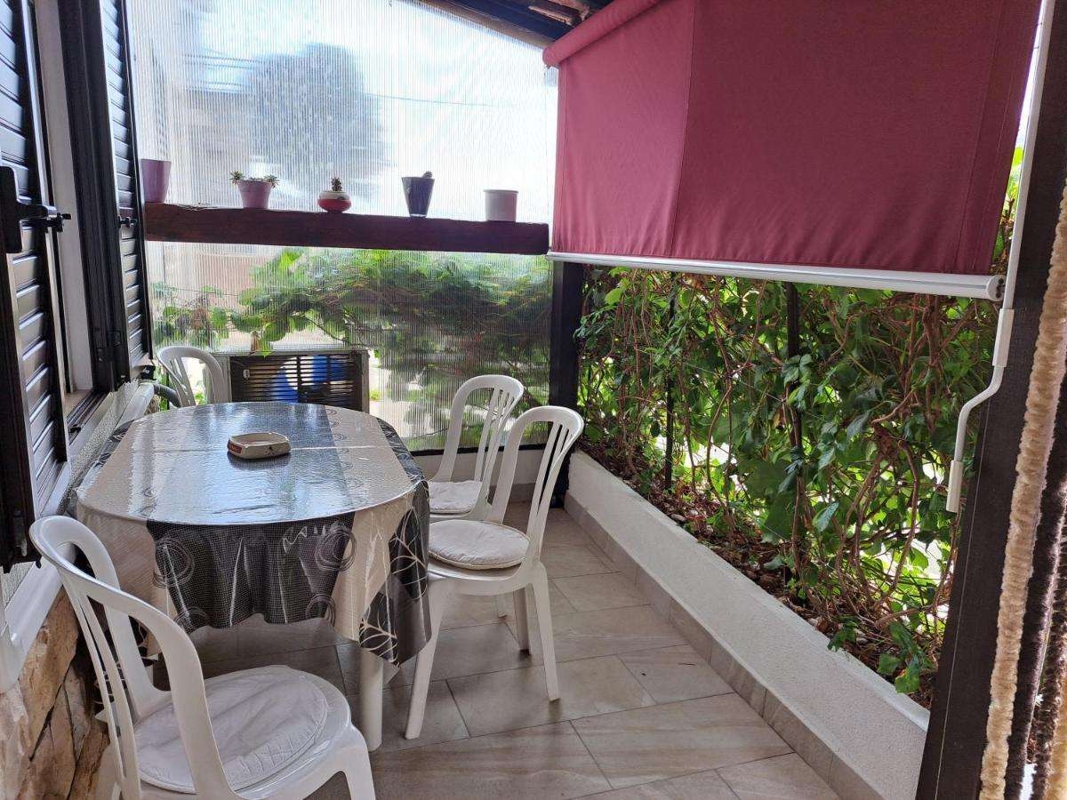 One bedroom apartment with terrace Draga Bašćanska, Krk  A-a