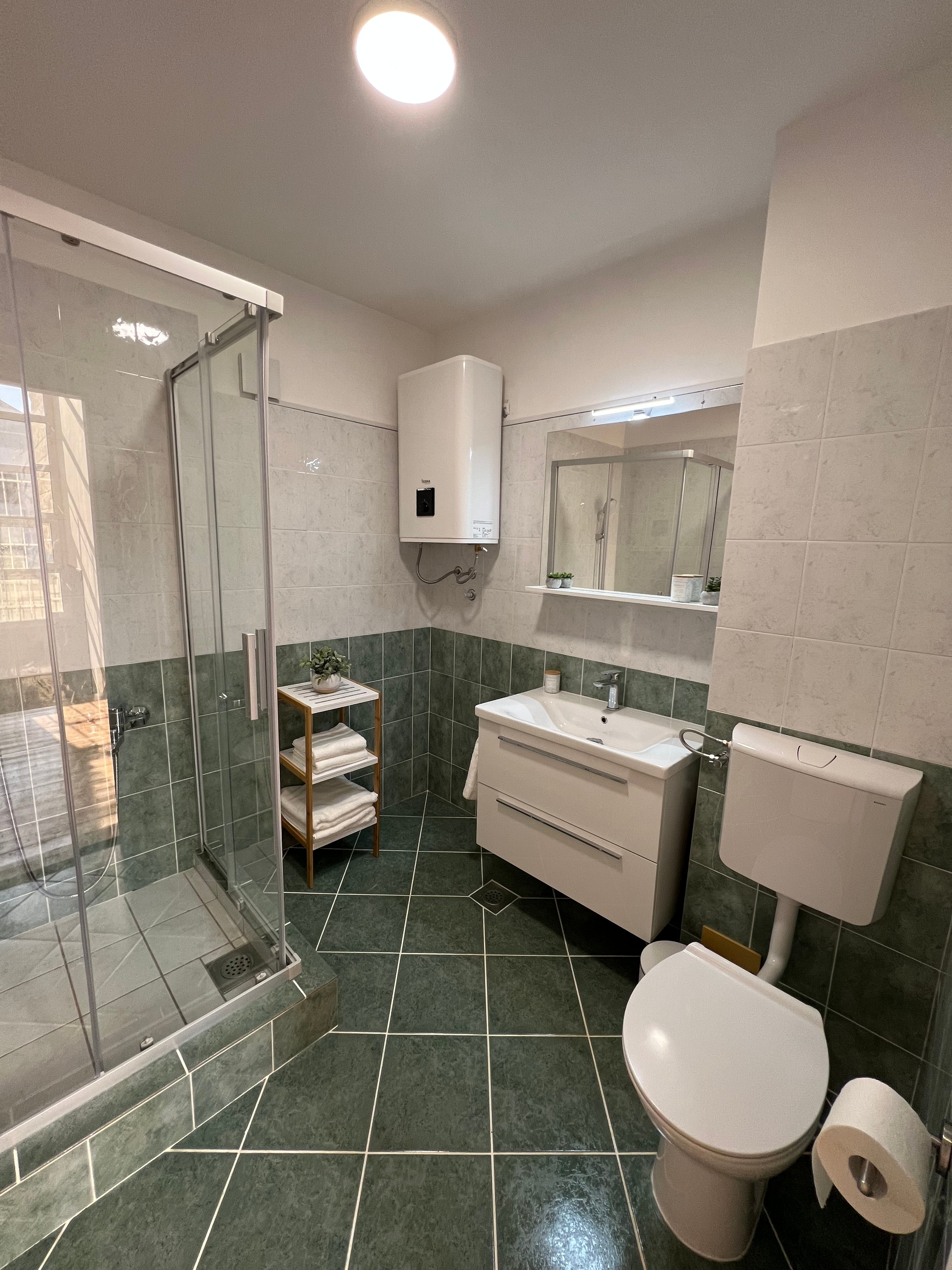 Three bedroom house with terrace and sea view Pisak, Omiš  K