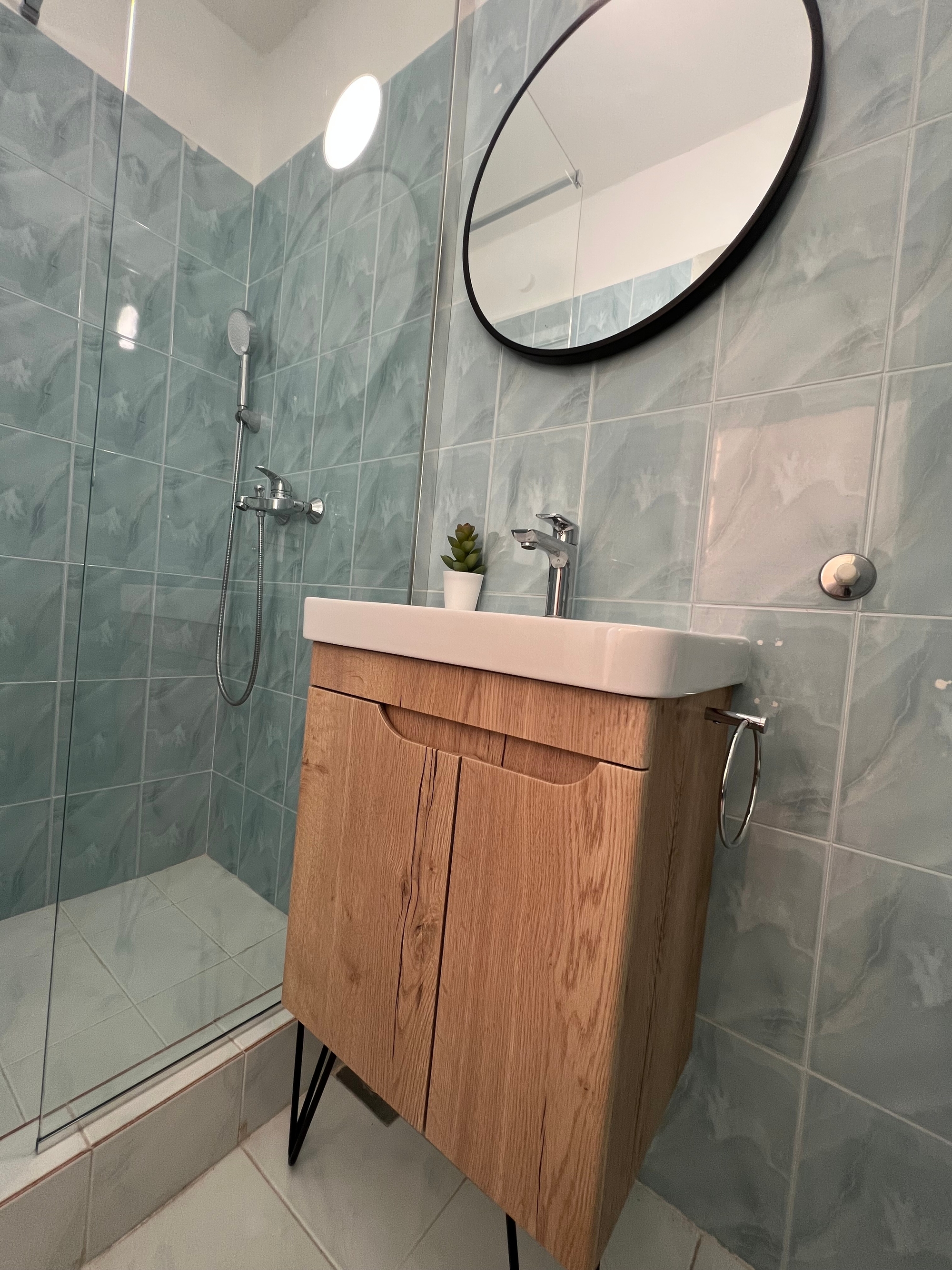 Three bedroom house with terrace and sea view Pisak, Omiš  K