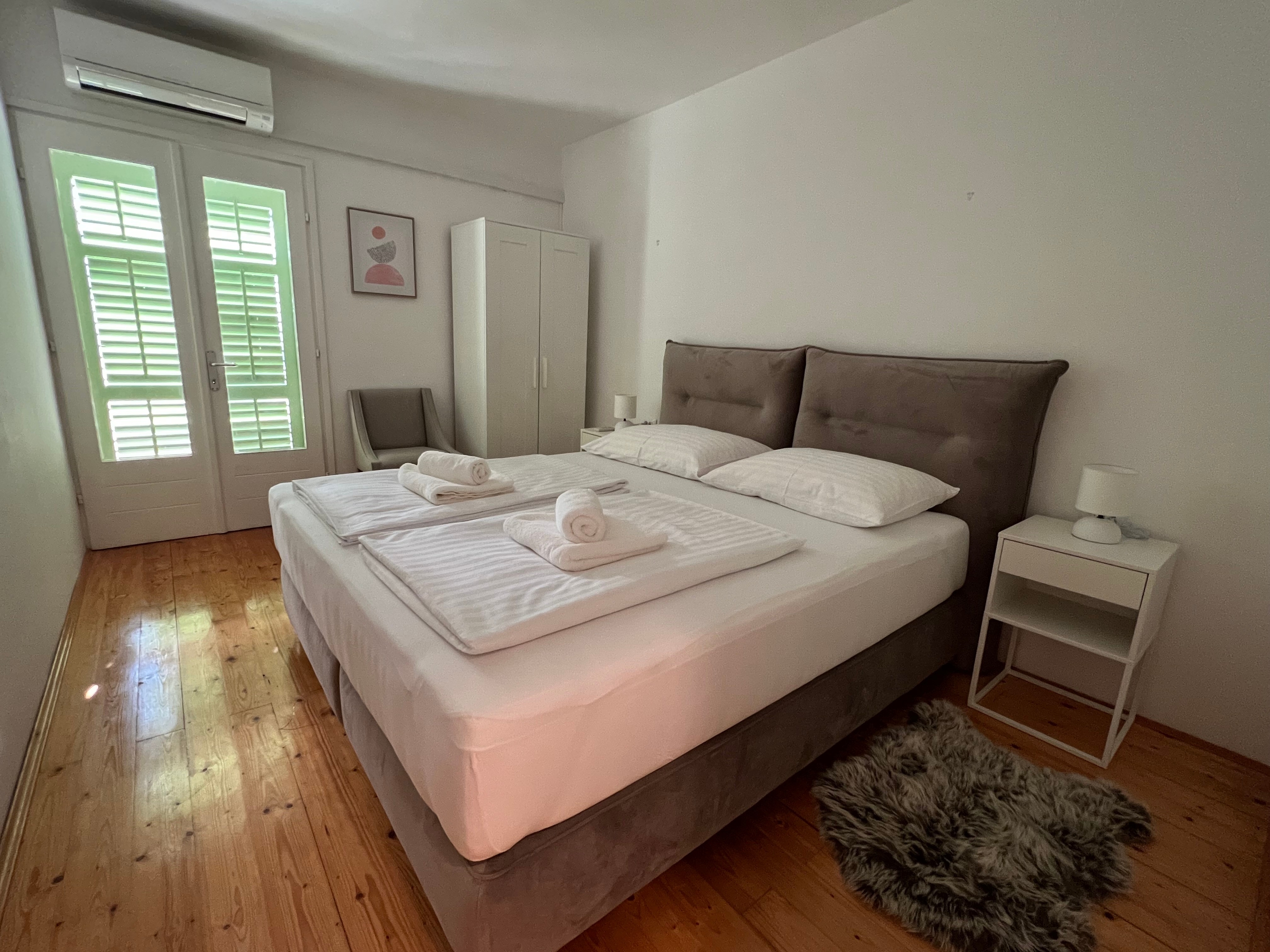 Three bedroom house with terrace and sea view Pisak, Omiš  K