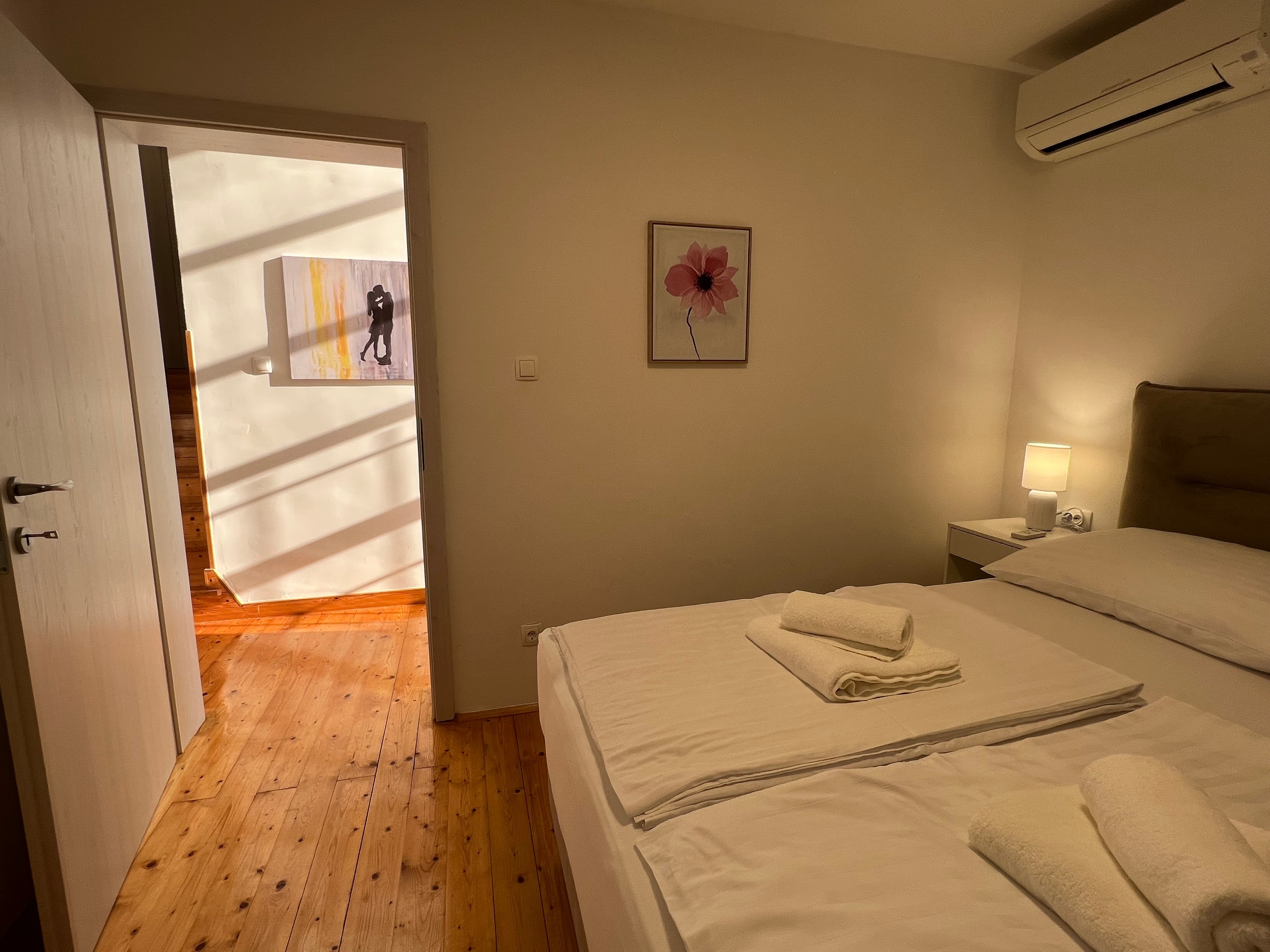Three bedroom house with terrace and sea view Pisak, Omiš  K
