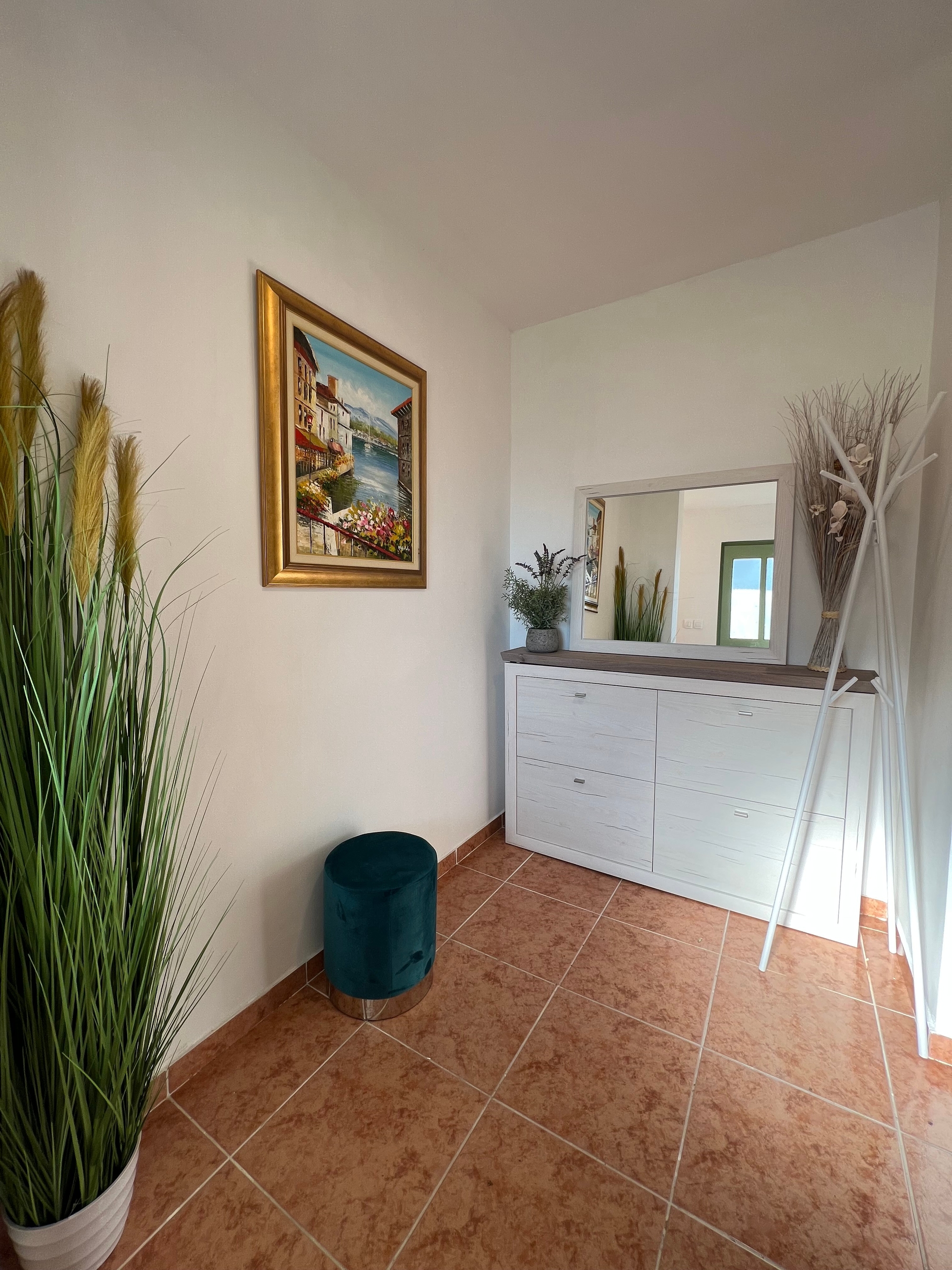 Three bedroom house with terrace and sea view Pisak, Omiš  K