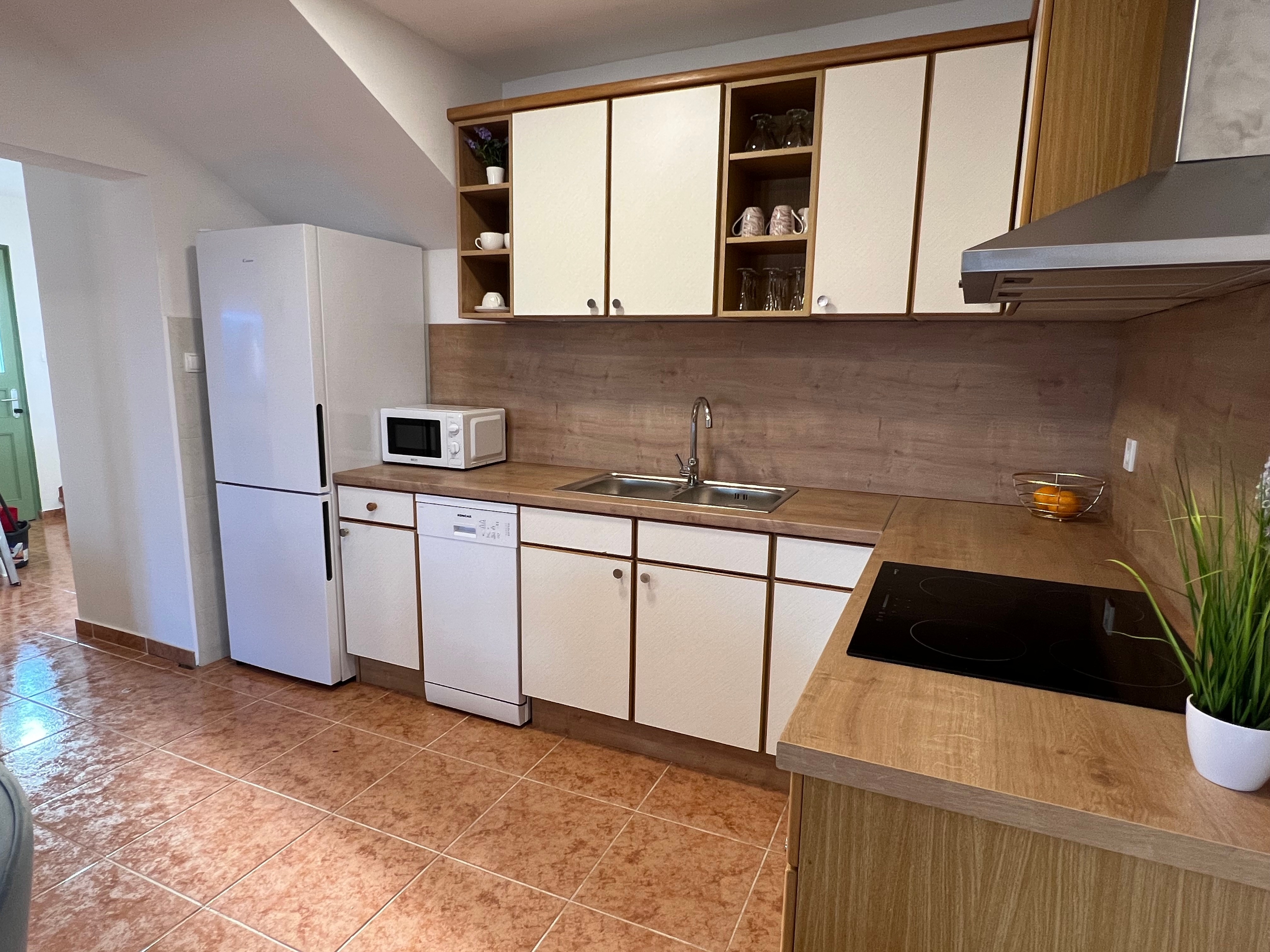 Three bedroom house with terrace and sea view Pisak, Omiš  K