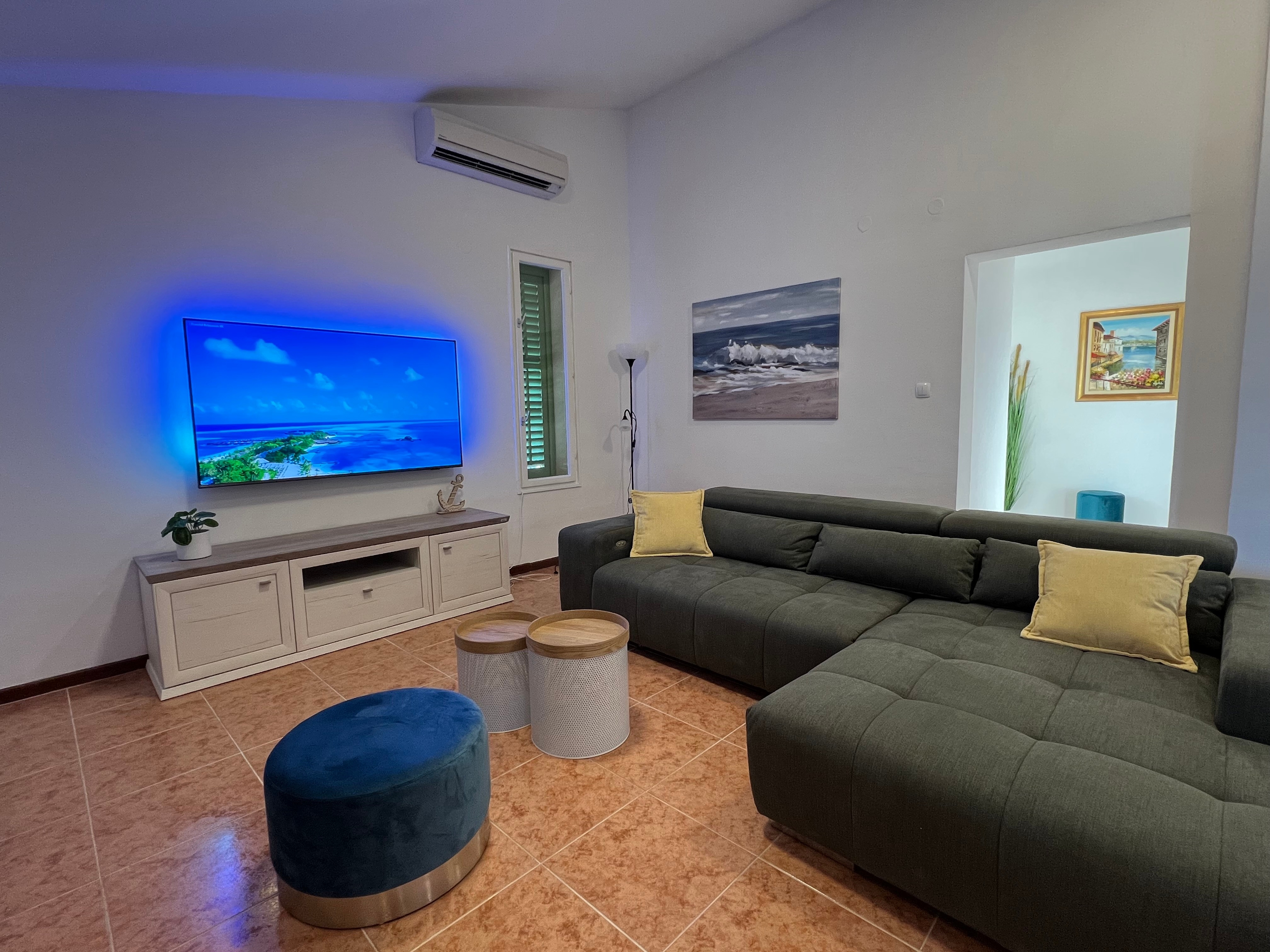 Three bedroom house with terrace and sea view Pisak, Omiš  K