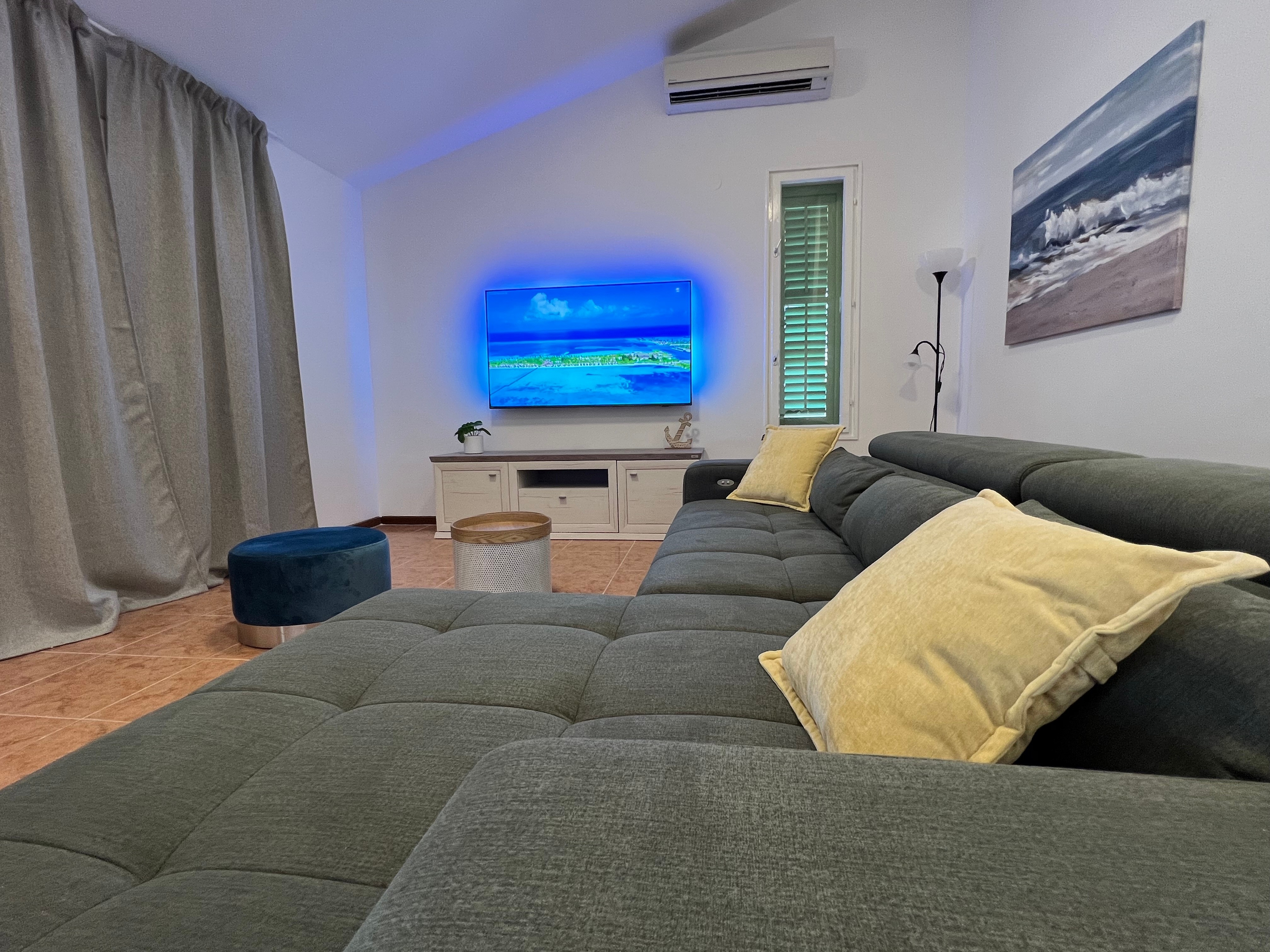 Three bedroom house with terrace and sea view Pisak, Omiš  K