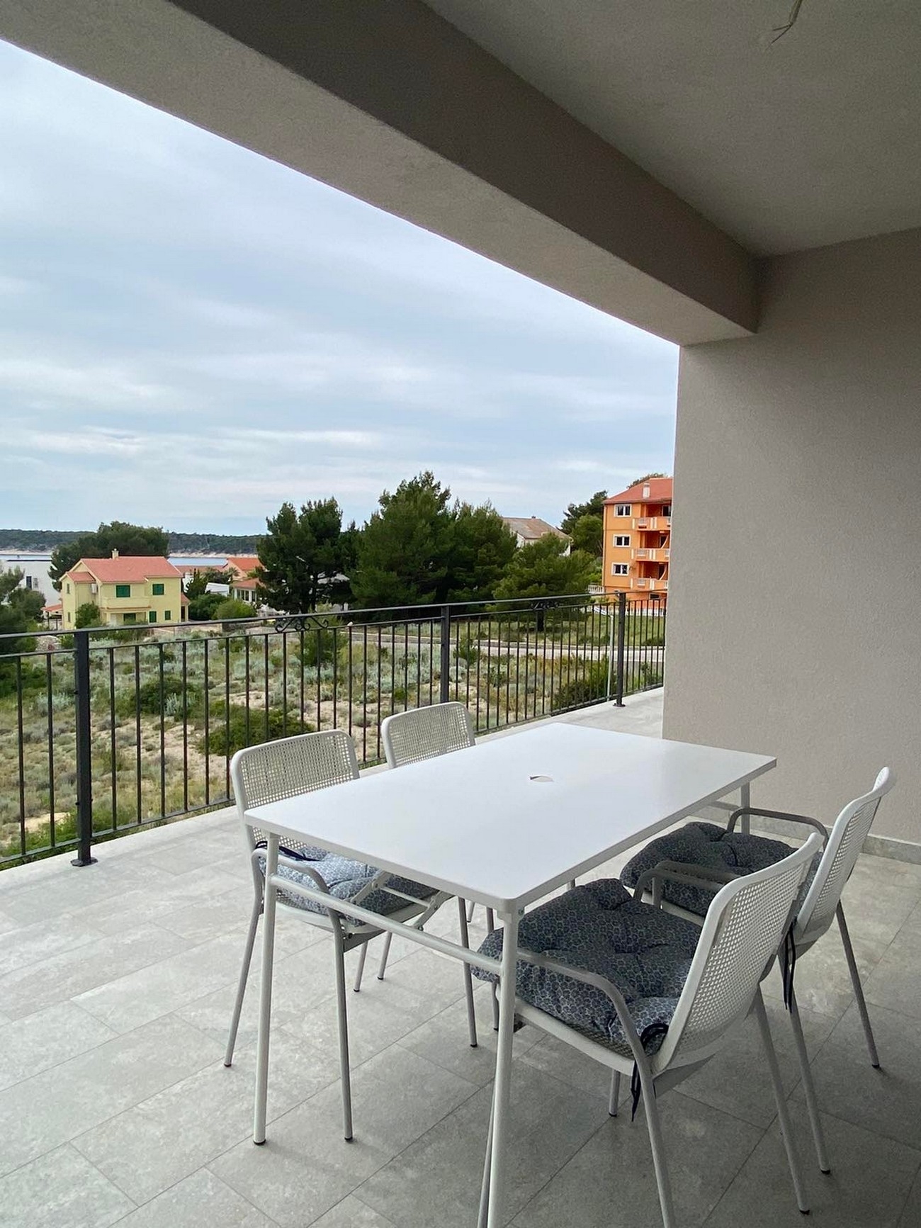 Top Rab Barbat Top Rab Barbat