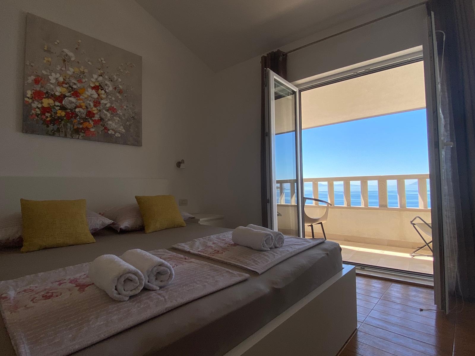 One bedroom apartment near beach Drašnice, Makarska (A-22864-a)