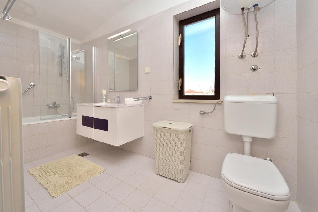Comfortable and spacious house near beach Privlaka, Zadar  K