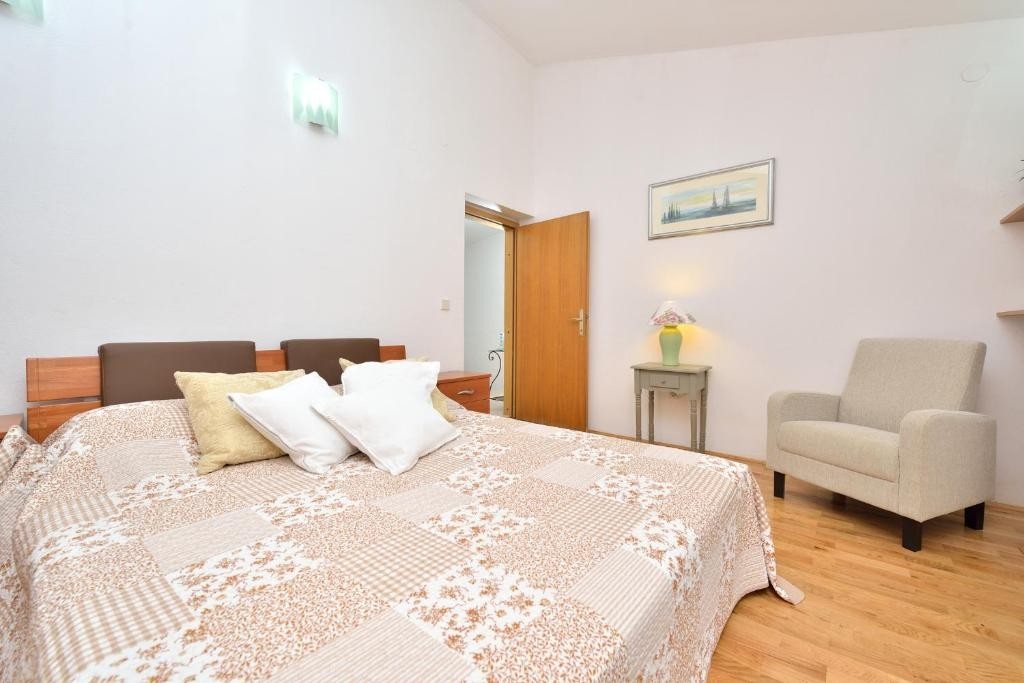 Comfortable and spacious house near beach Privlaka, Zadar  K