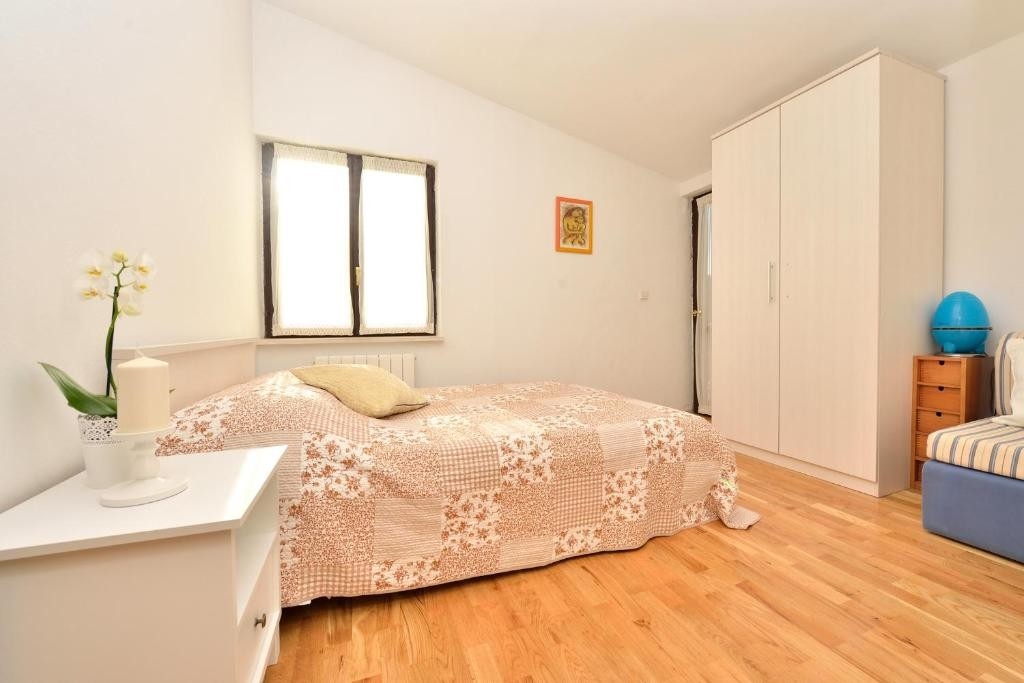 Comfortable and spacious house near beach Privlaka, Zadar  K