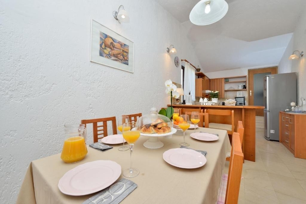 Comfortable and spacious house near beach Privlaka, Zadar  K