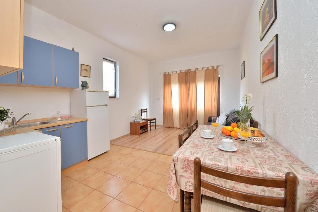Comfortable and spacious house near beach Privlaka, Zadar  K