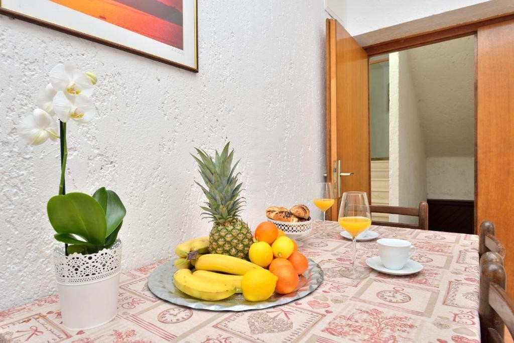 Comfortable and spacious house near beach Privlaka, Zadar  K