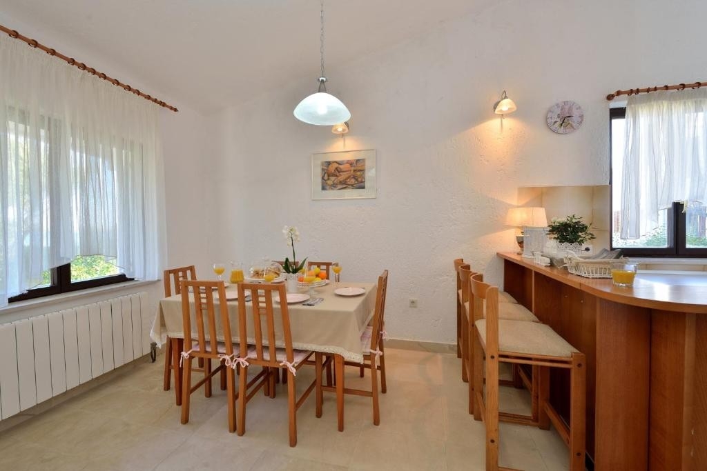 Comfortable and spacious house near beach Privlaka, Zadar  K