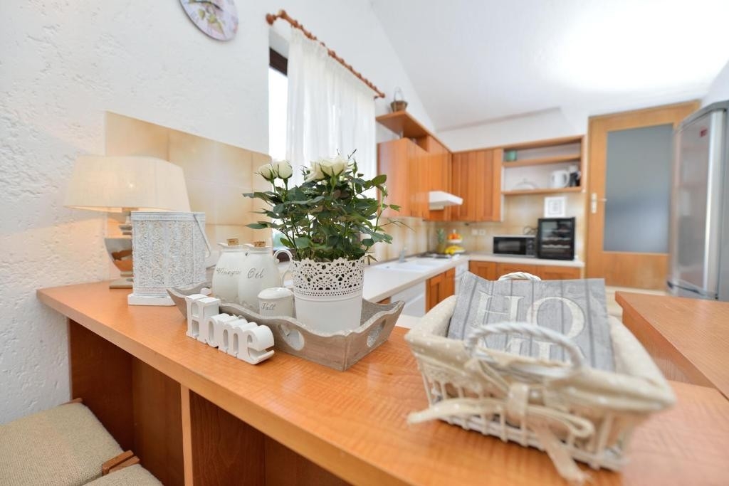 Comfortable and spacious house near beach Privlaka, Zadar  K