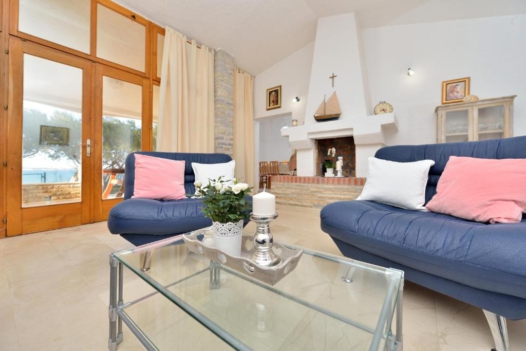 Comfortable and spacious house near beach Privlaka, Zadar  K