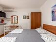 Rovinj, Ložnice v ubytování typu studio-apartment, s klimatizací a WiFi.