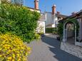 Rovinj, Rovinj, Courtyard 2288 - Apartments with pebble beach.