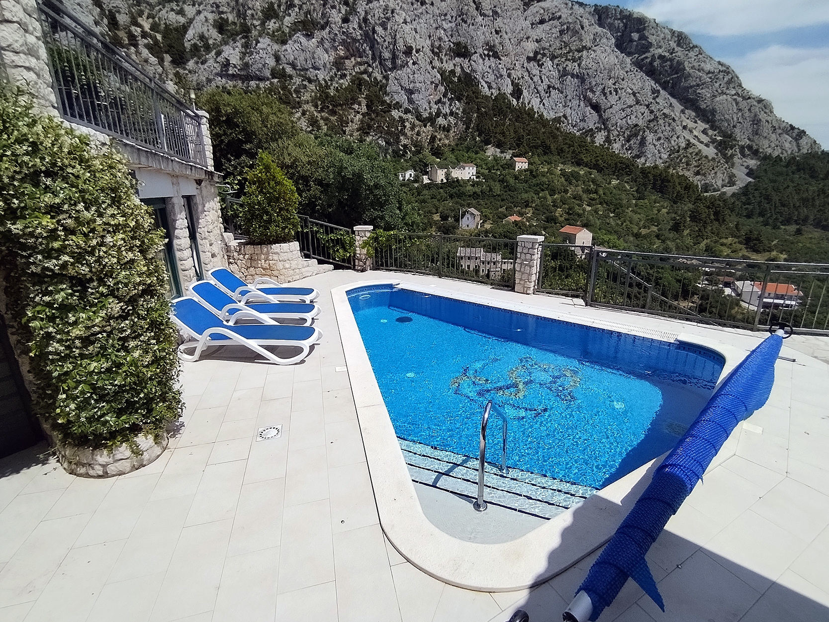 Four-bedroom house with terrace and sea view Makarska (K-22882) Four-bedroom house with terrace and sea view Makarska (K-22882)