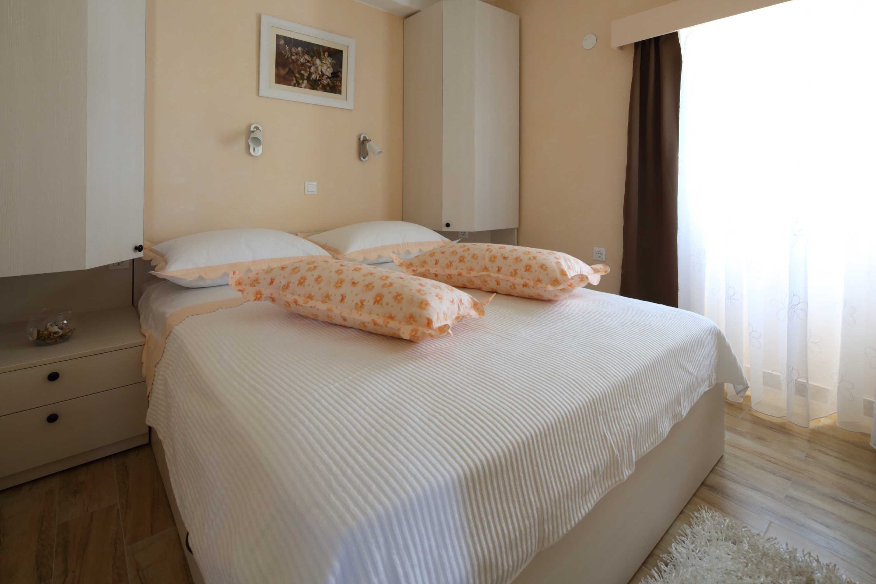 Four bedroom house with terrace and sea view Makarska  K