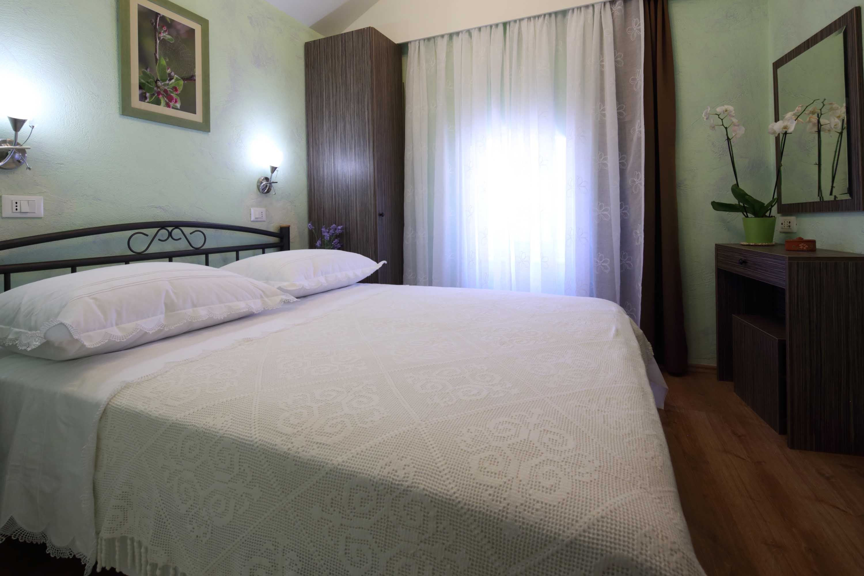 Four bedroom house with terrace and sea view Makarska  K