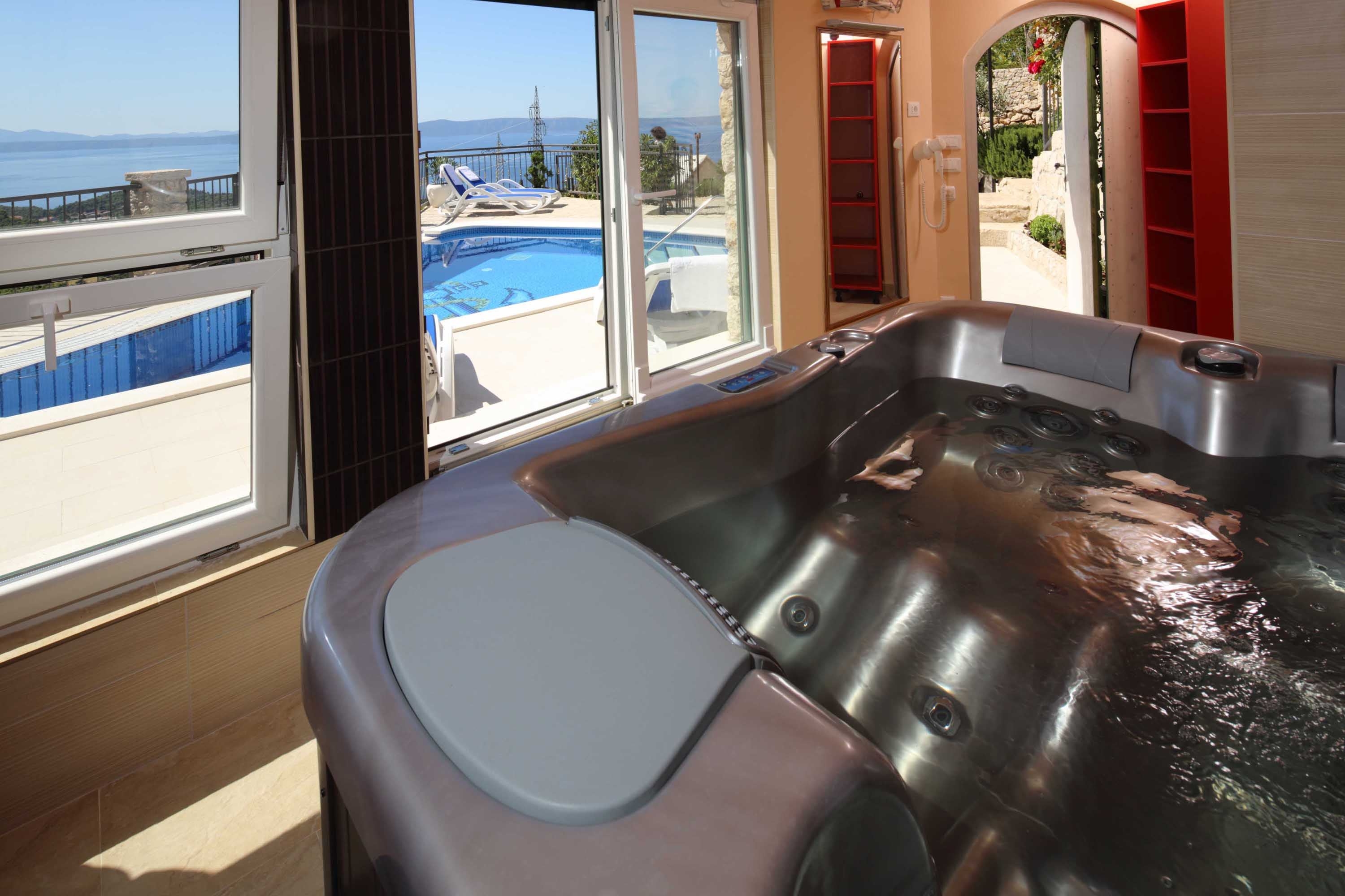 Four-bedroom house with terrace and sea view Makarska (K-22882)