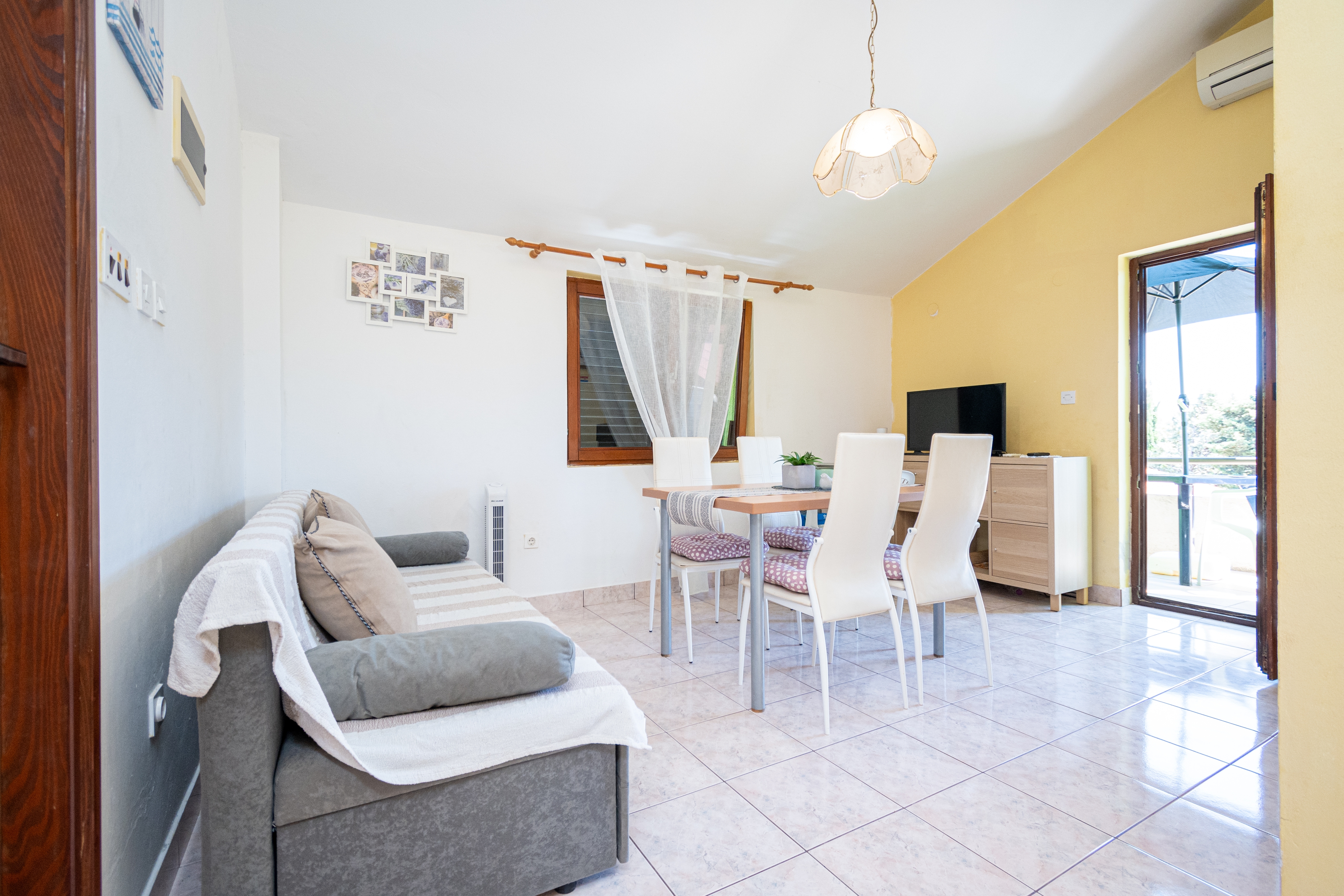 Dvosobni apartman s terasom Mandre, Pag  A-a
