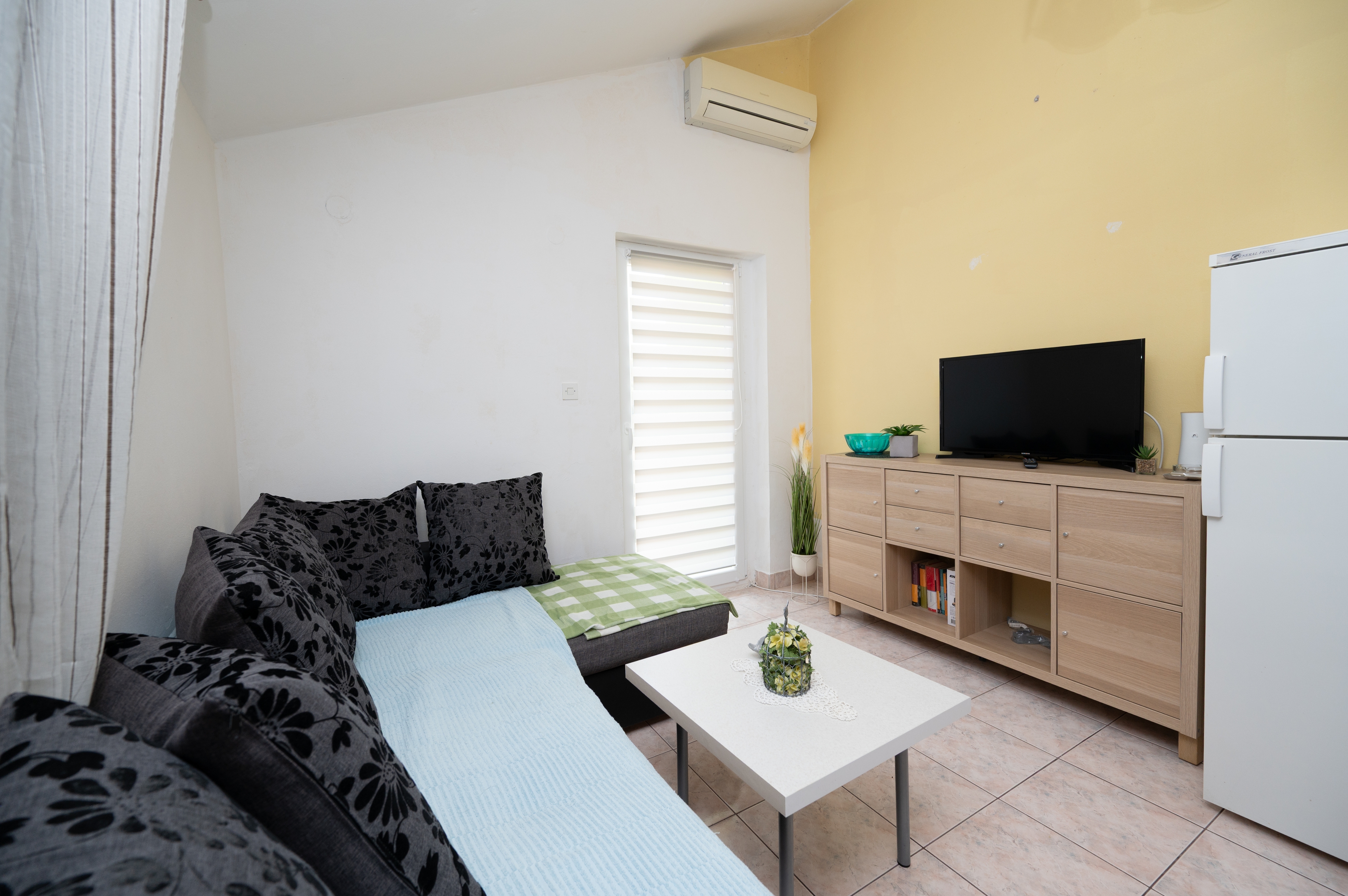 Two bedroom apartment with terrace Mandre, Pag (A-22885-a) Two bedroom apartment with terrace Mandre, Pag (A-22885-a)