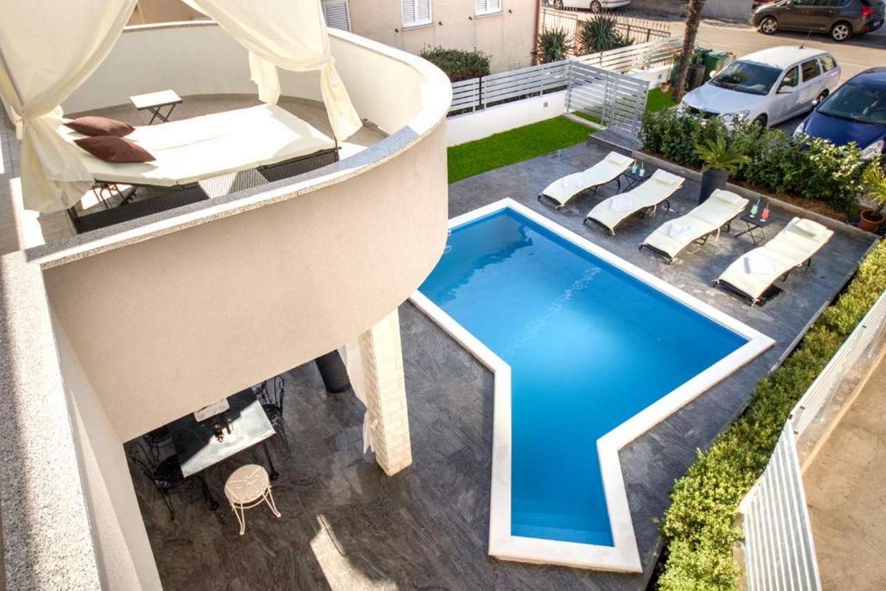 Three bedroom house with balcony Vodice  K