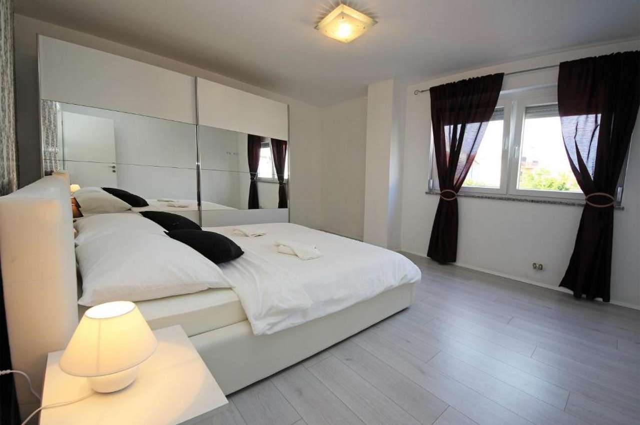 Three bedroom house with balcony Vodice  K