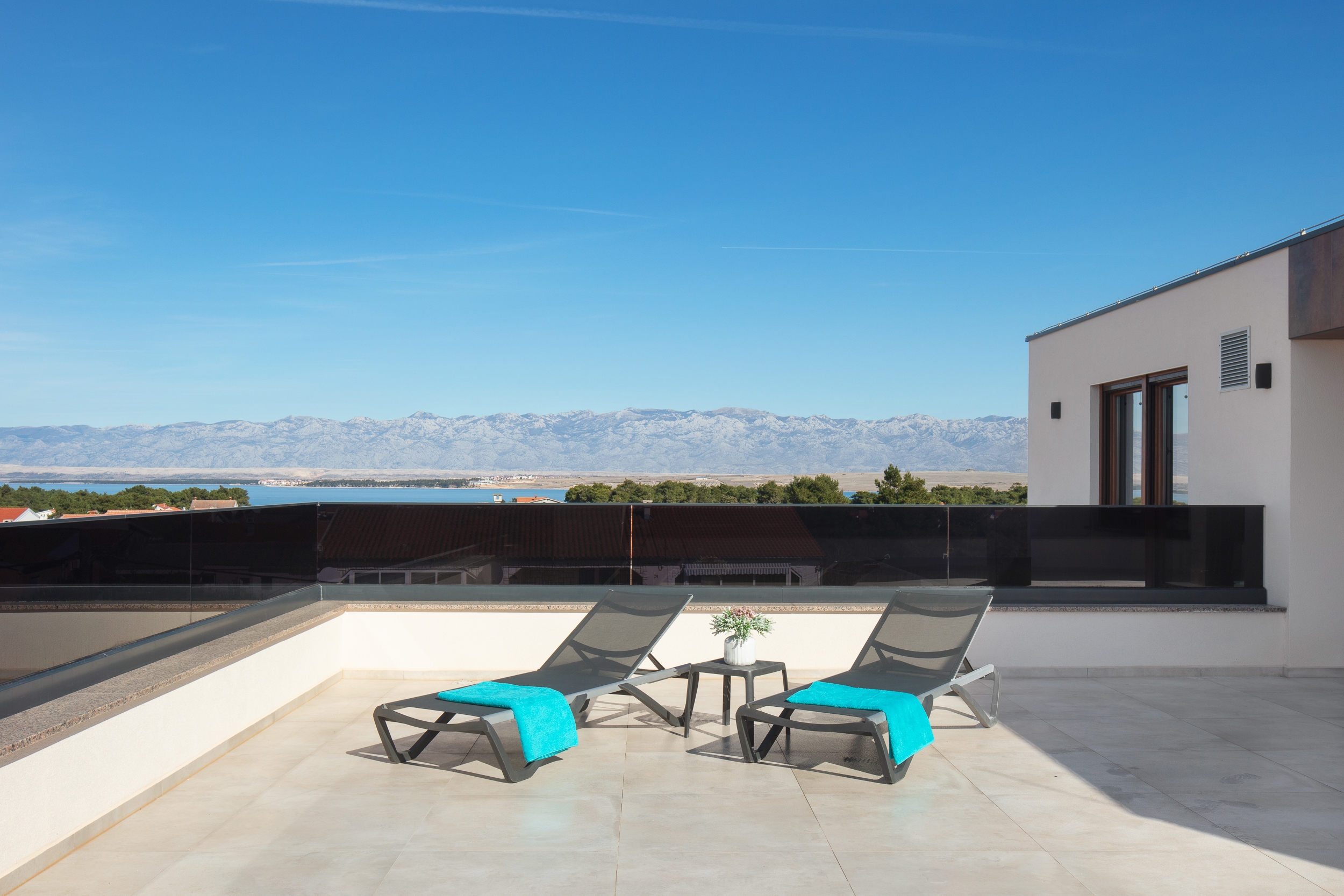 Comfortable and spacious house with terrace and sea view Vir  K