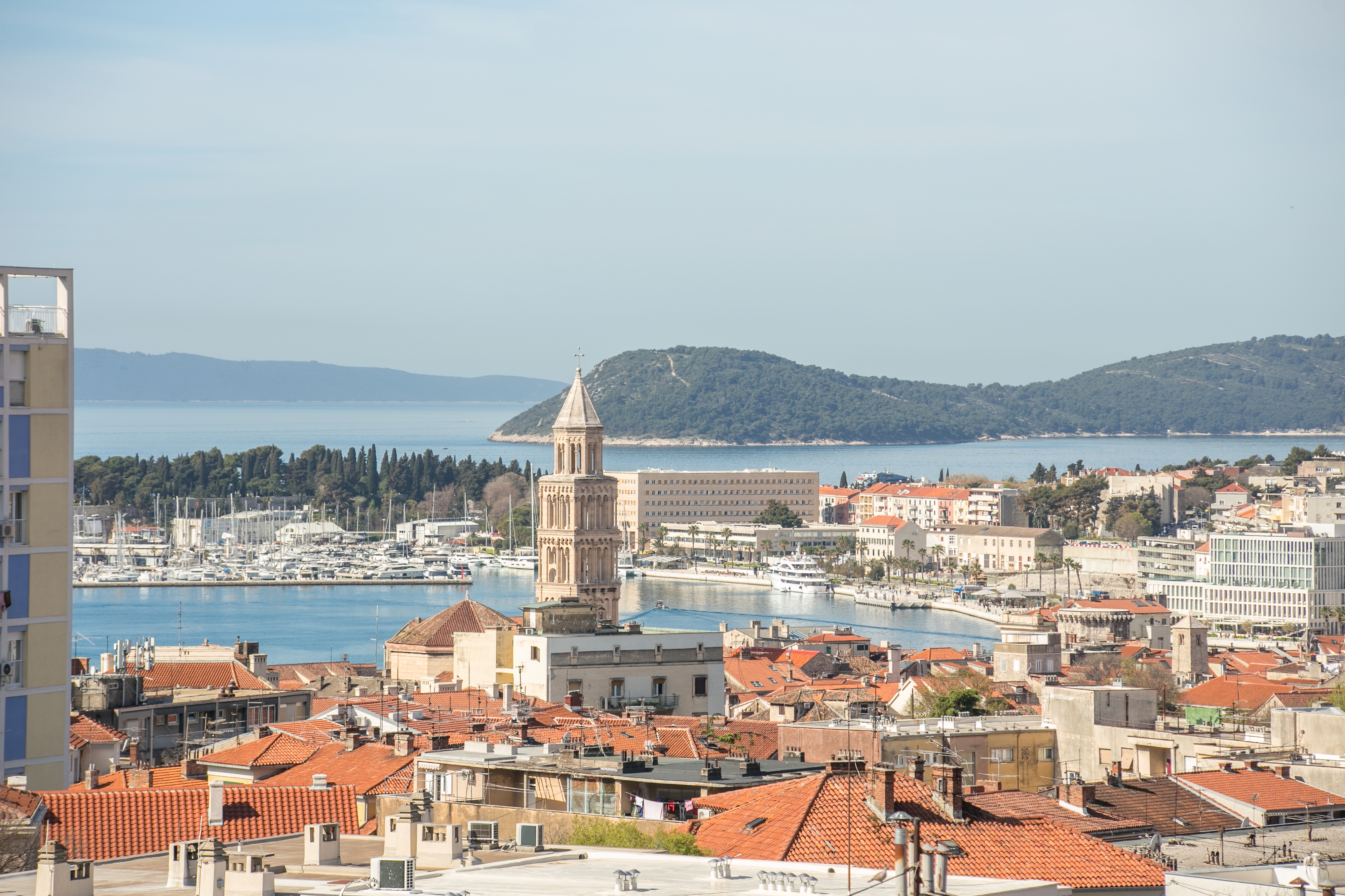 Two bedroom apartment with balcony and sea view Split (A-22909-a)