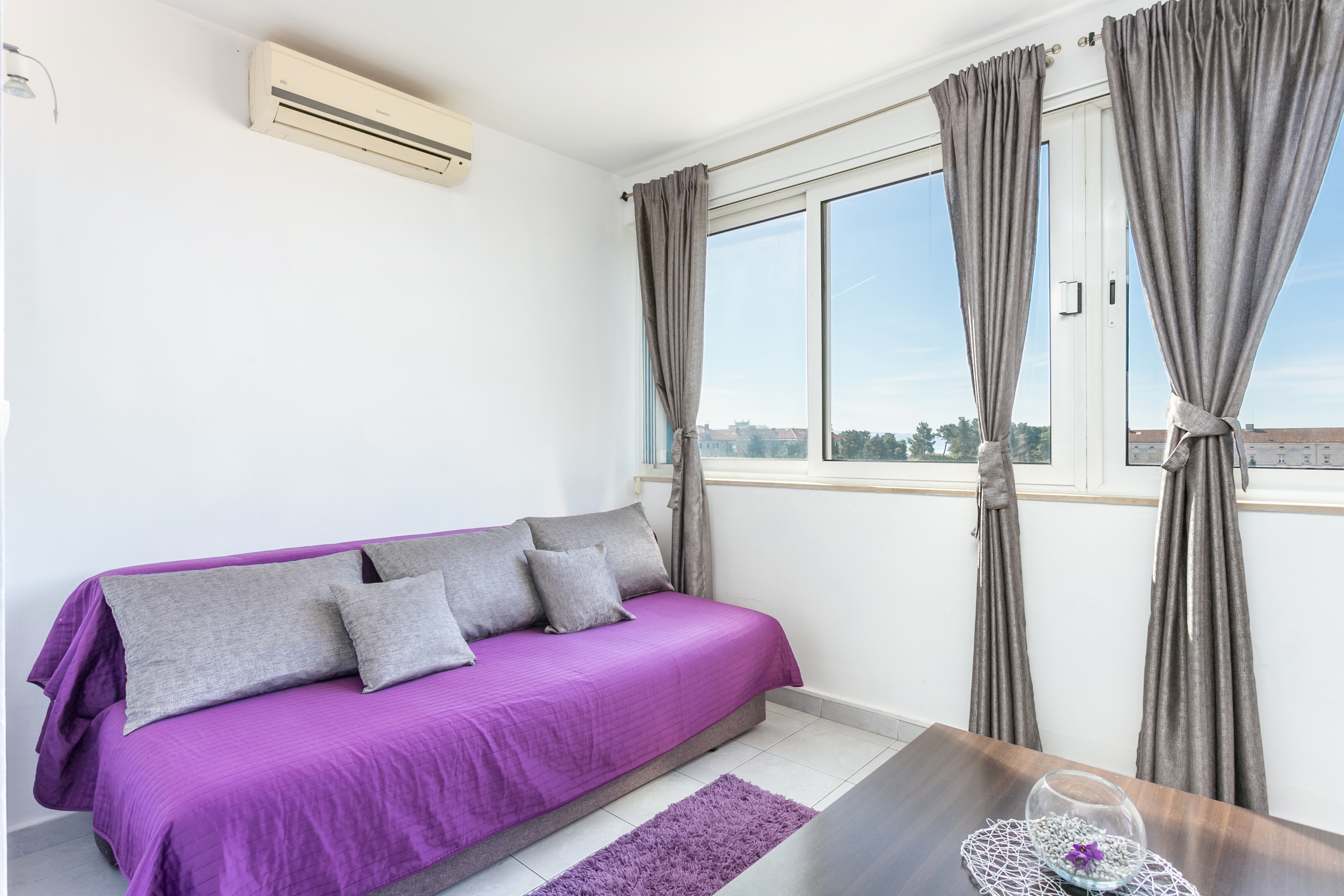 Two bedroom apartment with balcony and sea view Split (A-22909-a)