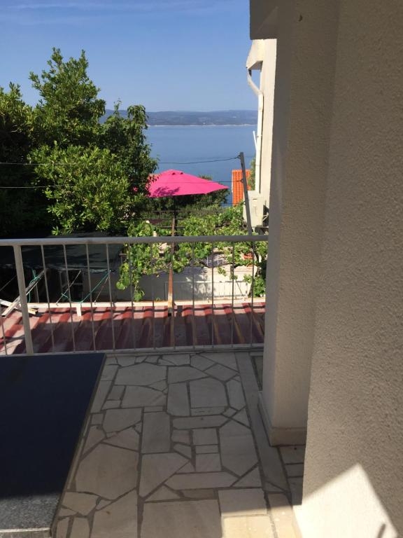 One bedroom apartment with terrace and sea view Brela, Makarska  A-e