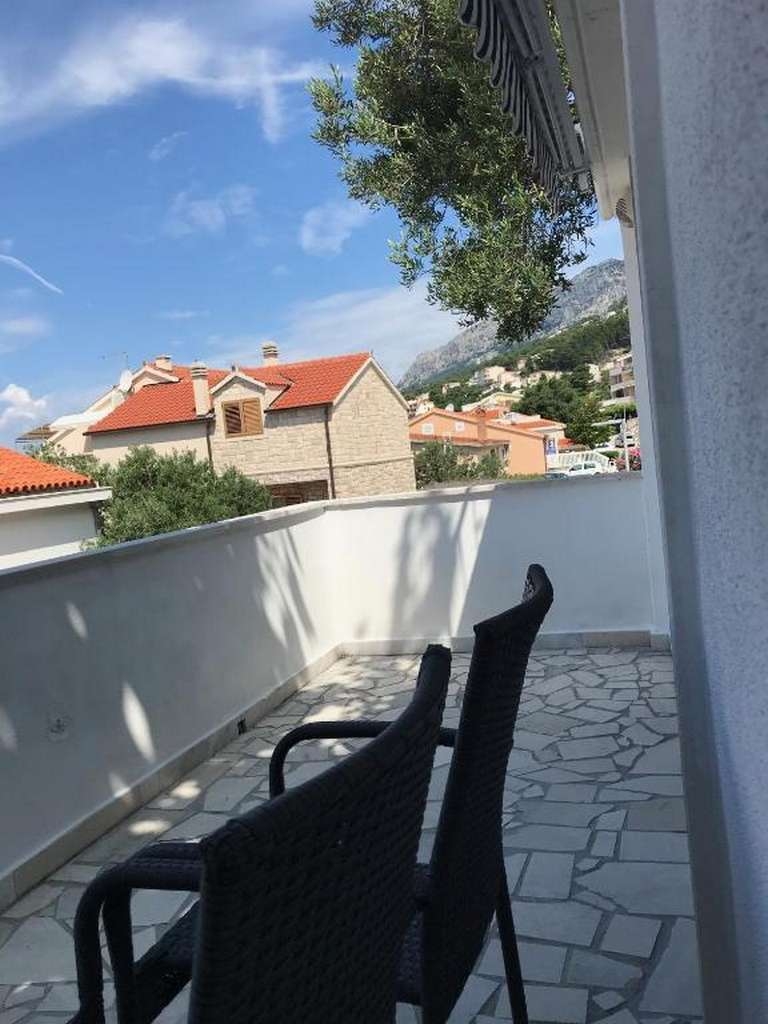 Studio flat with balcony and sea view Brela, Makarska  AS-a