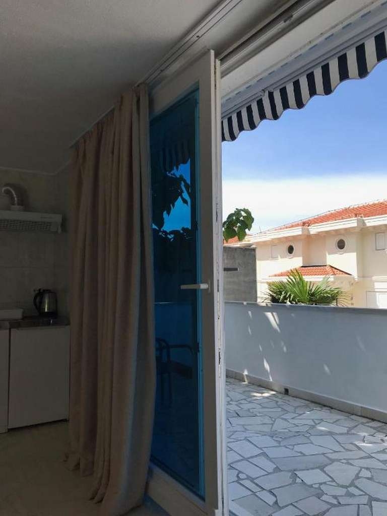 Studio flat with balcony and sea view Brela, Makarska  AS-a