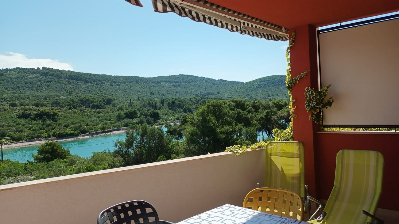 One bedroom apartment with terrace and sea view Cove Mala Lamjana, Ugljan (A-22928-a) One bedroom apartment with terrace and sea view Cove Mala Lamjana, Ugljan (A-22928-a)