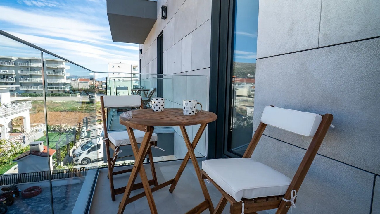 Three bedroom apartment near beach Seget Donji, Trogir  A-a