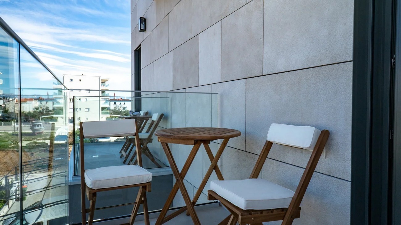 Three bedroom apartment near beach Seget Donji, Trogir  A-a